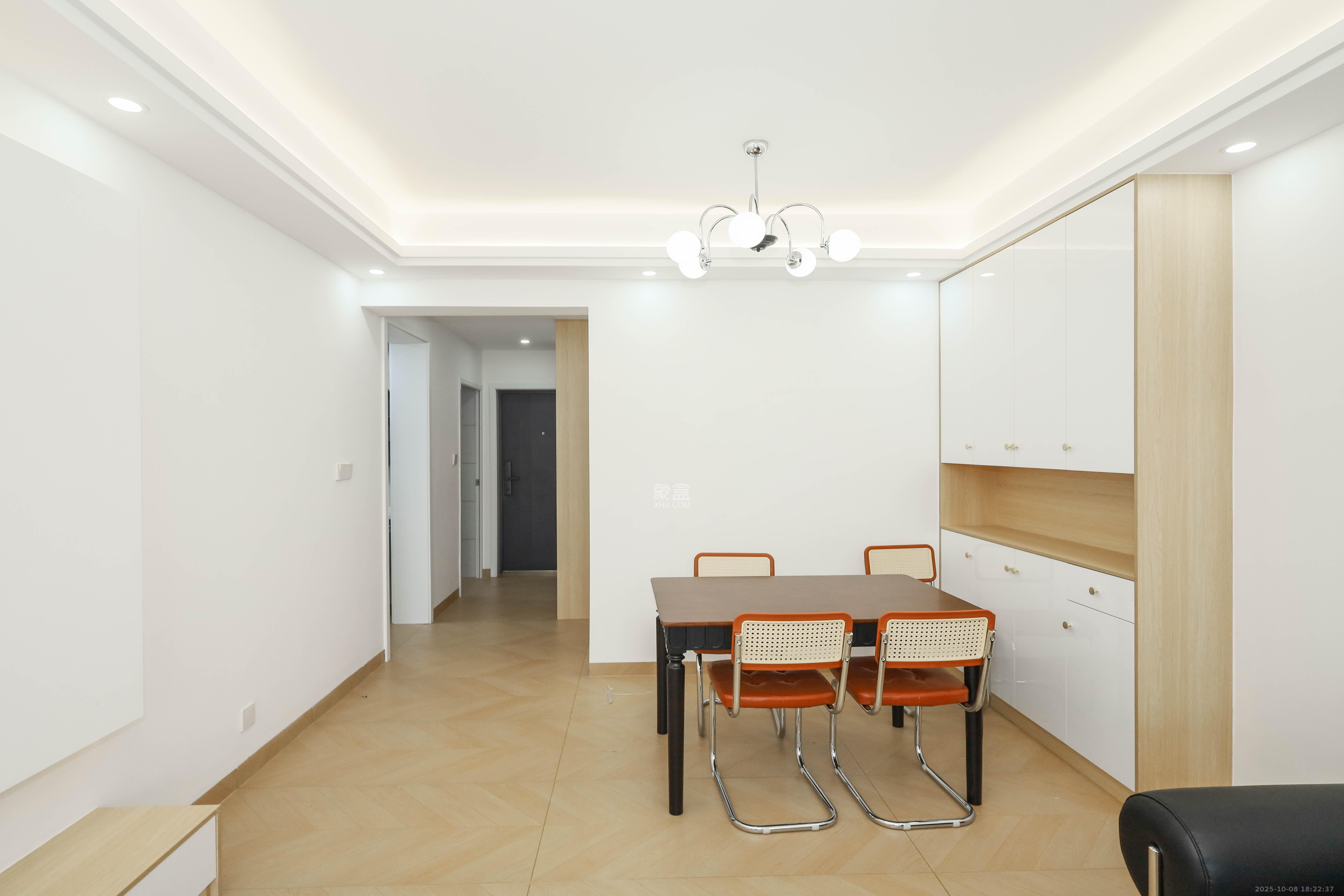 旭辉御府  3室2厅1卫    95.0万客厅