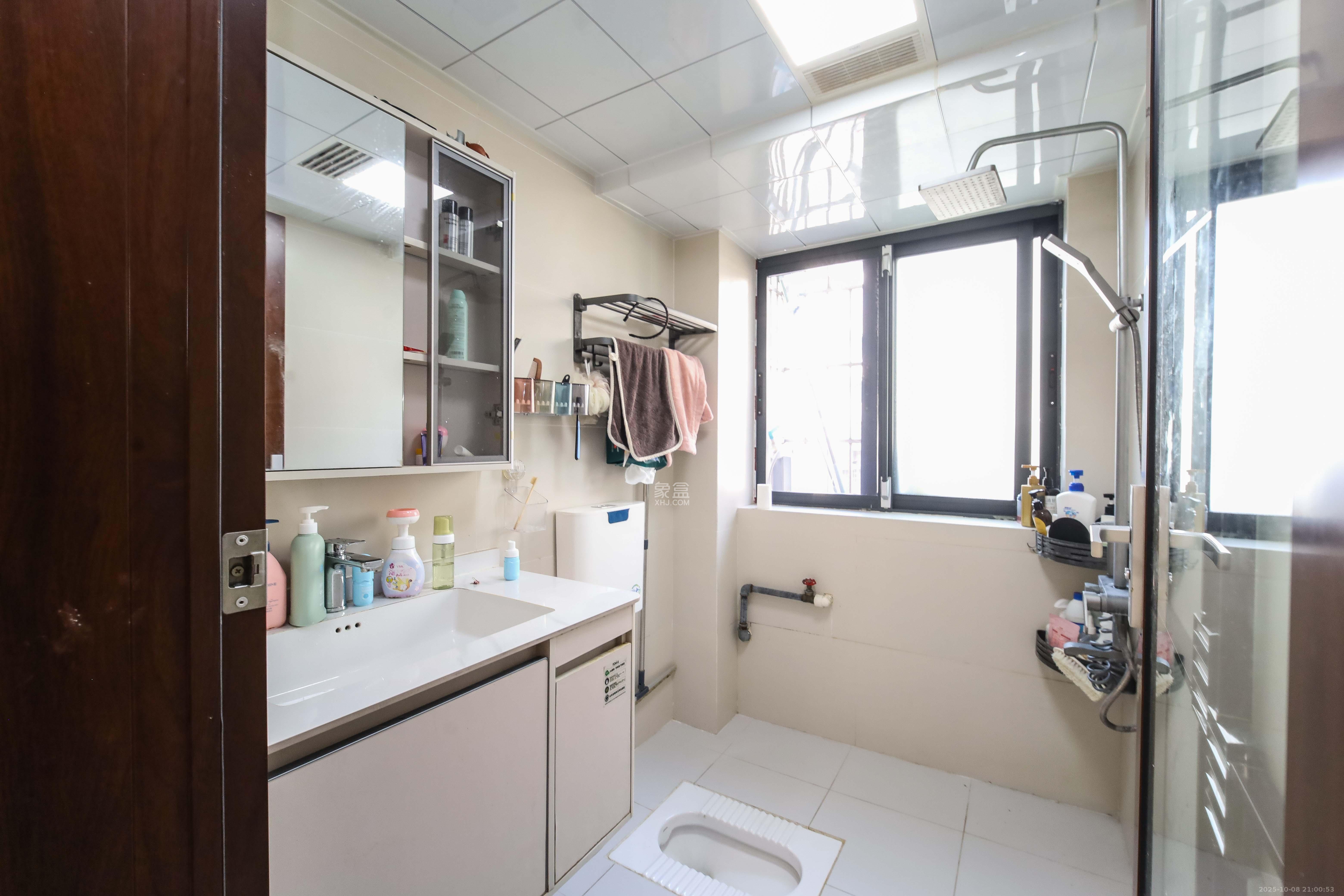 安泰新村  4室2厅2卫    95.0万卫生间