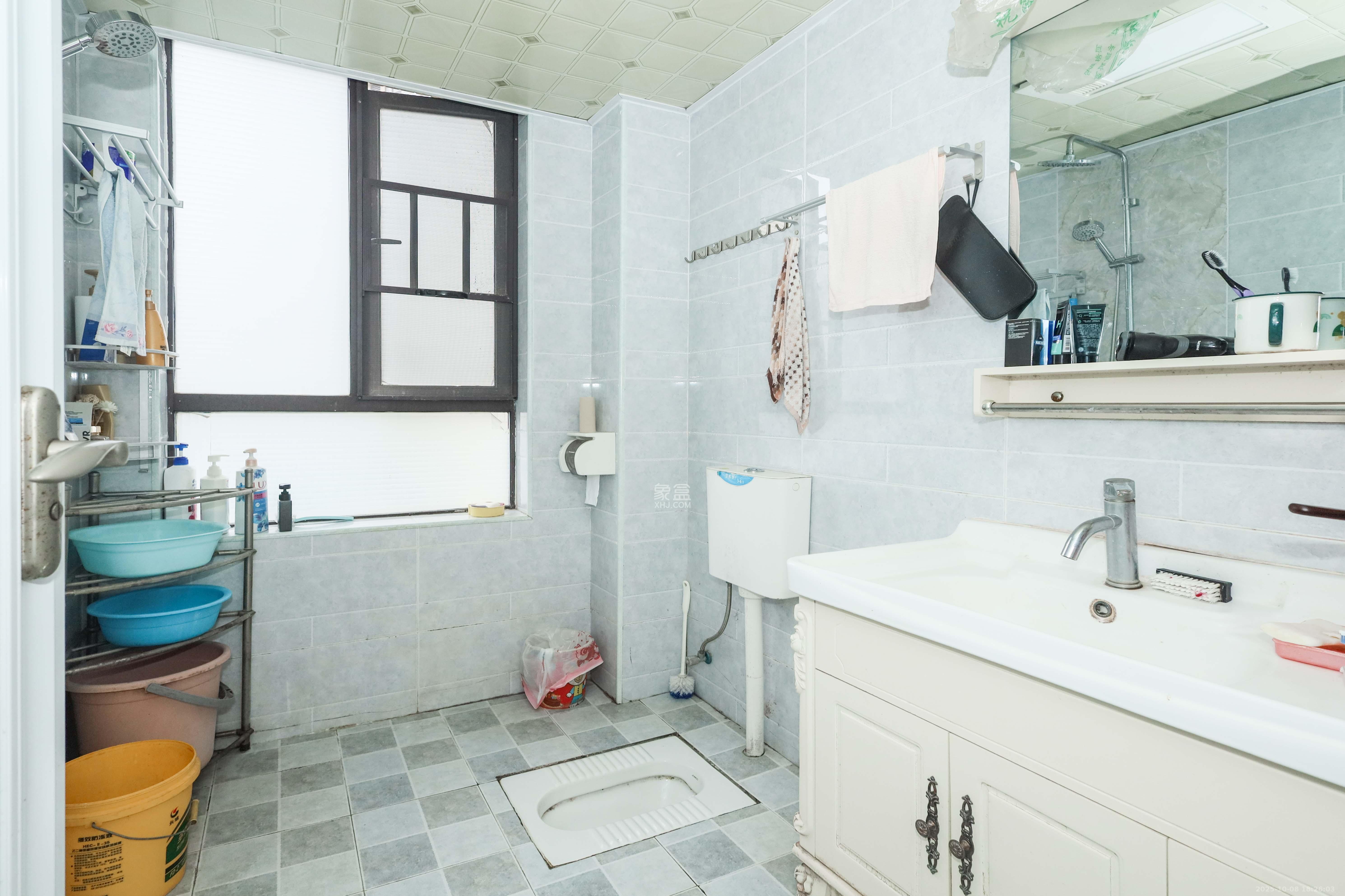 保利麓谷林语D区  4室2厅2卫    128.0万卫生间