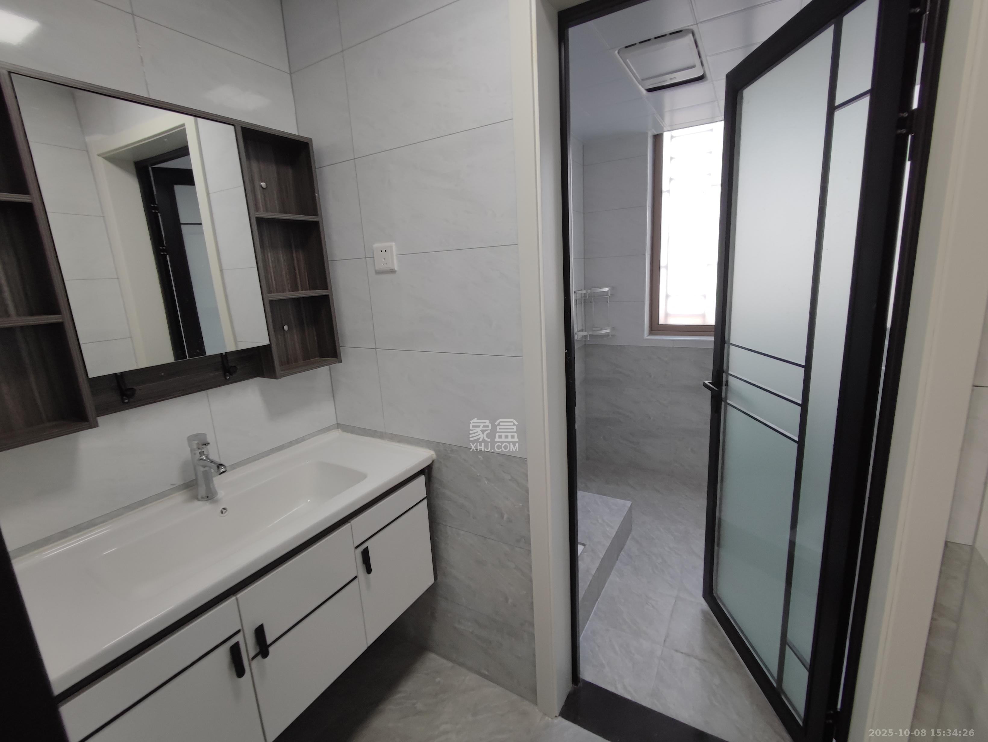 世茂铂翠湾一期 4室2厅1卫 3680.0元/月 世茂铂翠湾一期 4室2厅1卫 3680.0元/月室内图