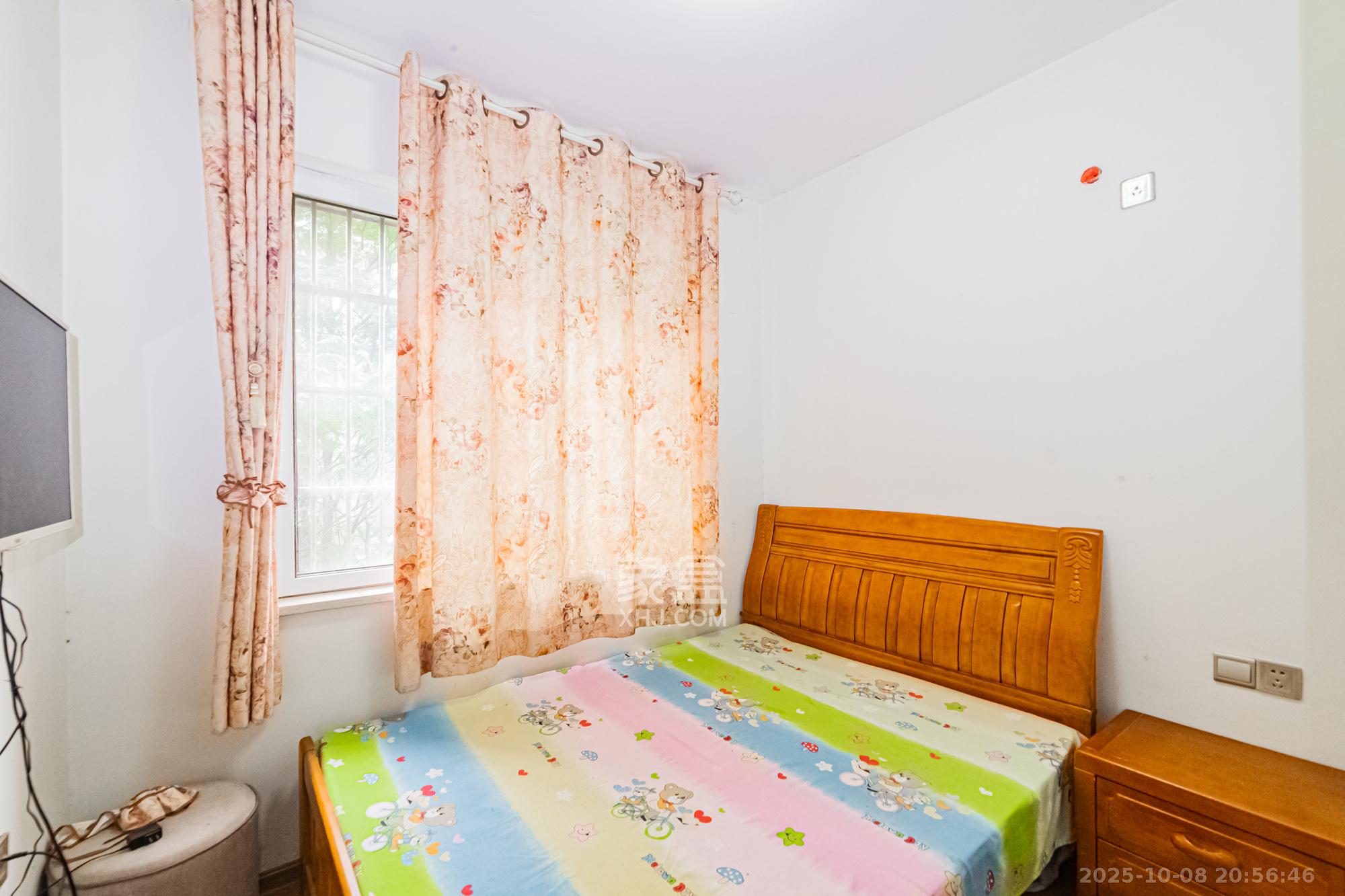 万国城（当代满庭春MOMA）一期  3室2厅2卫    85.0万卧室