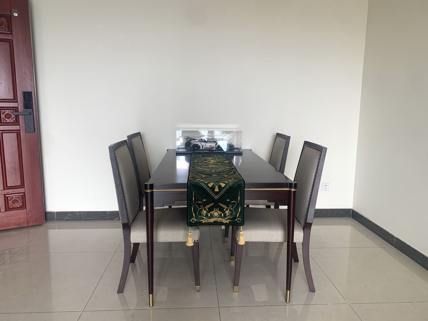 恒大外滩  2室2厅1卫    150.0万客厅