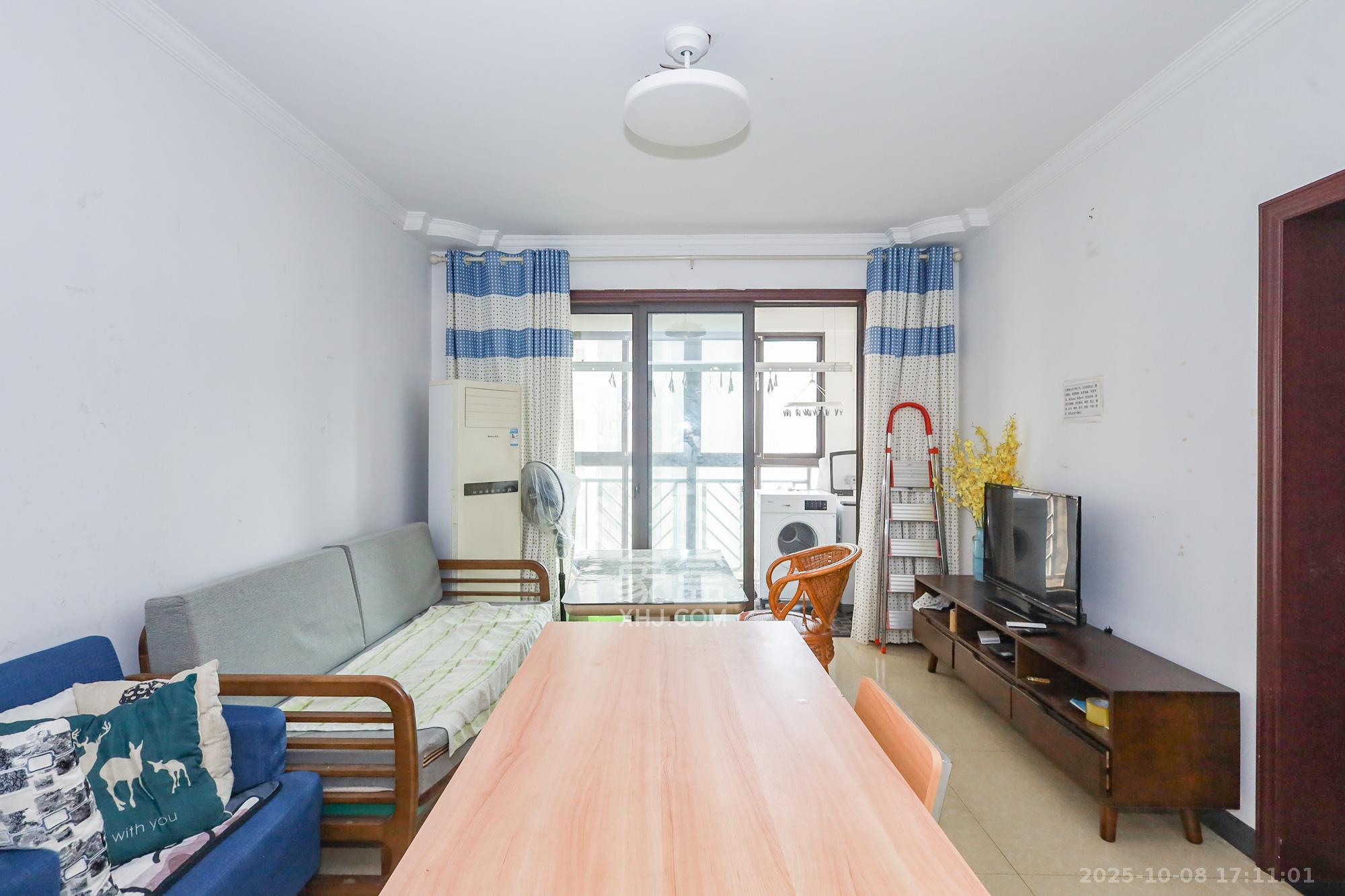 旭辉藏郡(藏郡、旭湘华府) 3室2厅1卫 240.0万 旭辉藏郡(藏郡、旭湘华府) 3室2厅1卫 240.0万客厅