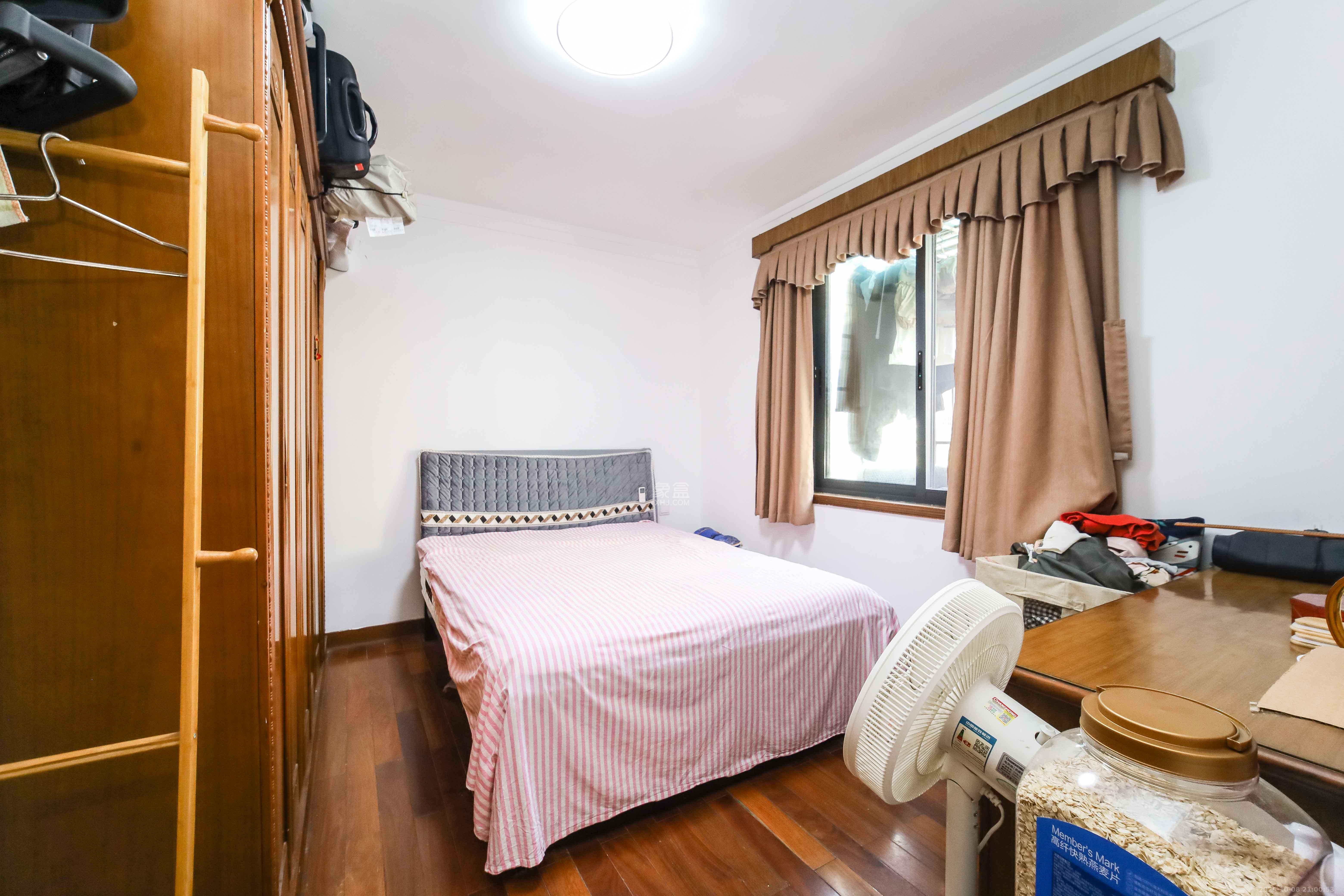 安泰新村  4室2厅2卫    95.0万卧室