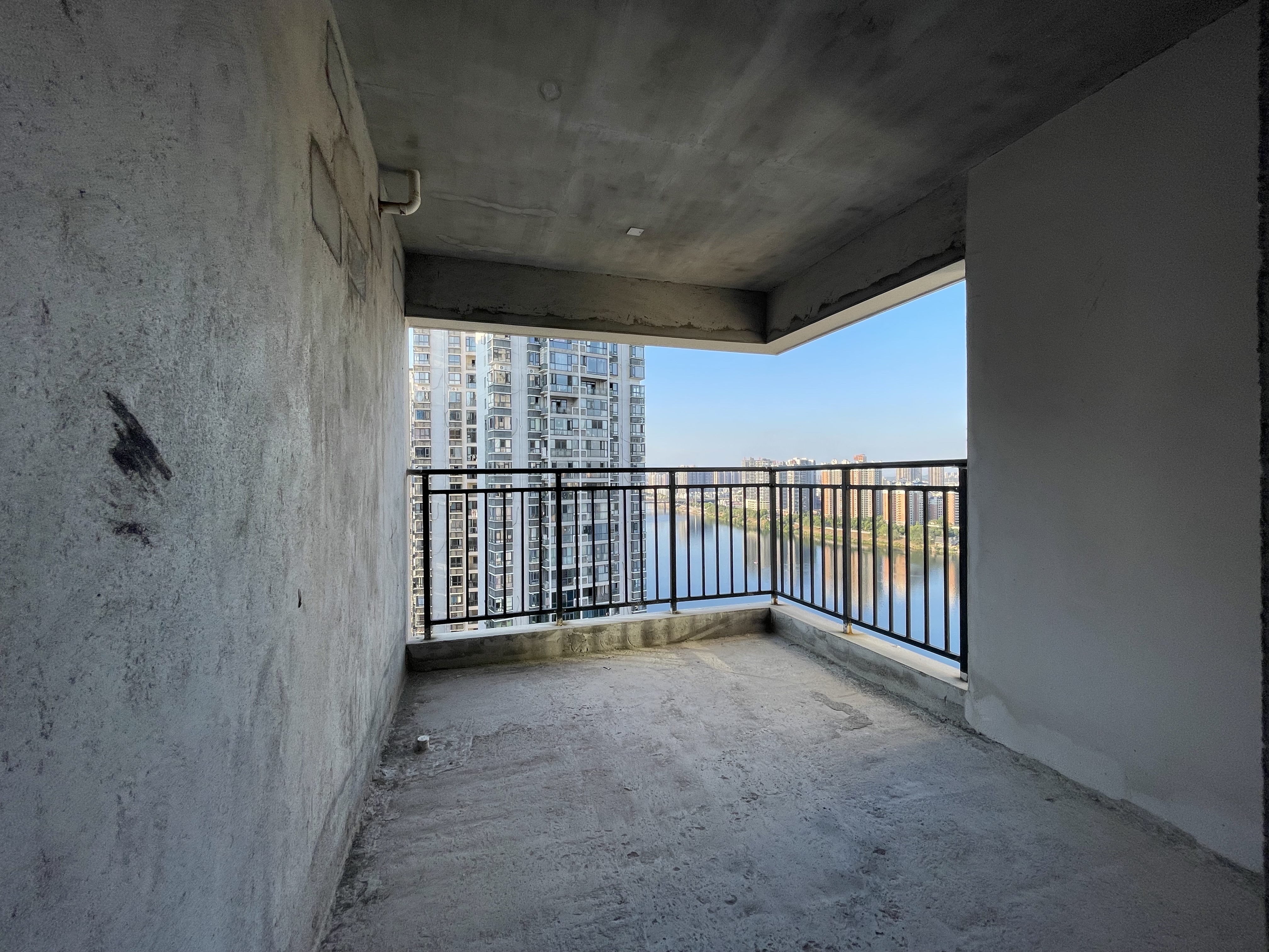 汇方雁归来  4室2厅2卫    89.8万客厅