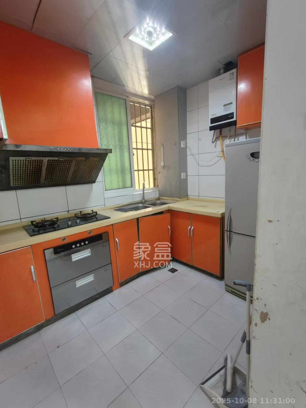 麓谷加州阳光  2室2厅1卫    2100.0元/月 麓谷加州阳光  2室2厅1卫    2100.0元/月室内图