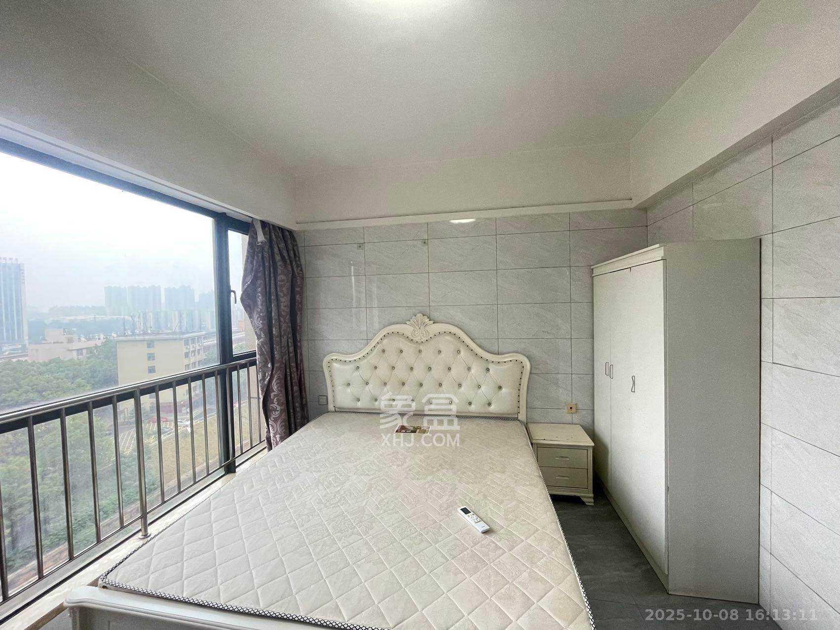 德思勤城市广场(宝格丽公寓) 1室1厅1卫 1700.0元/月 德思勤城市广场(宝格丽公寓) 1室1厅1卫 1700.0元/月室内图