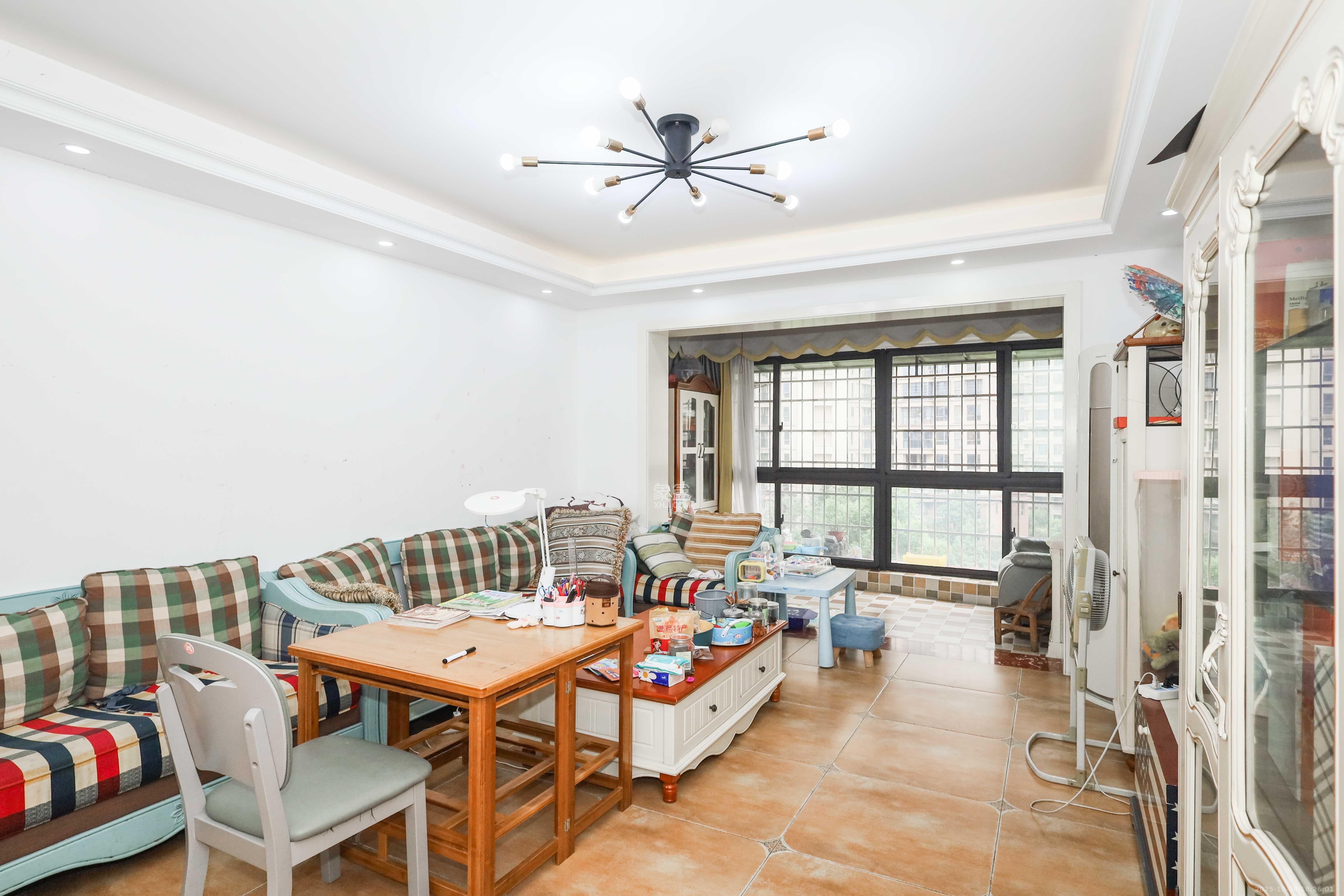 保利麓谷林语D区  4室2厅2卫    128.0万客厅