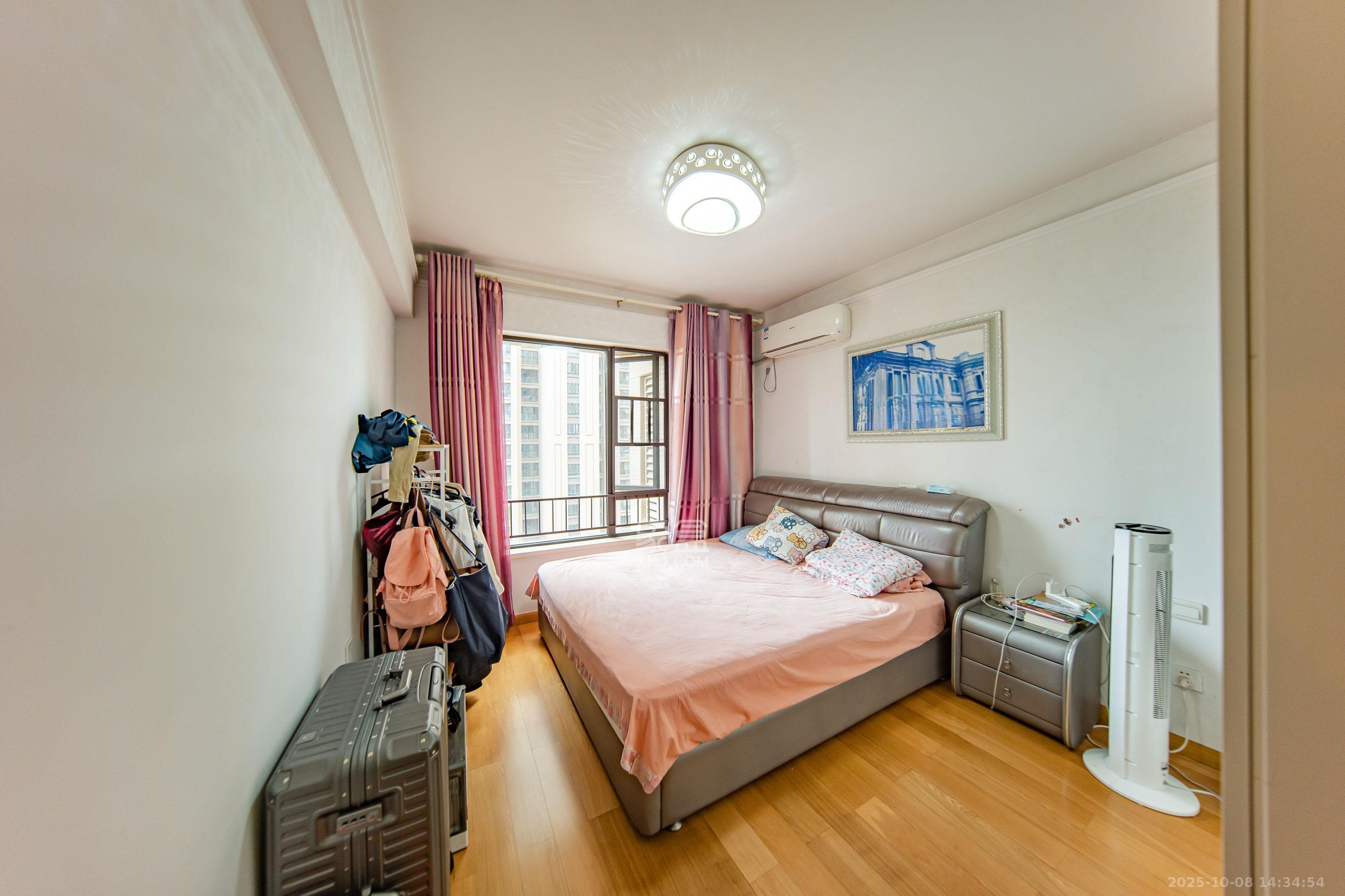 中海国际三期  3室2厅2卫    2200.0元/月 中海国际三期  3室2厅2卫    2200.0元/月室内图