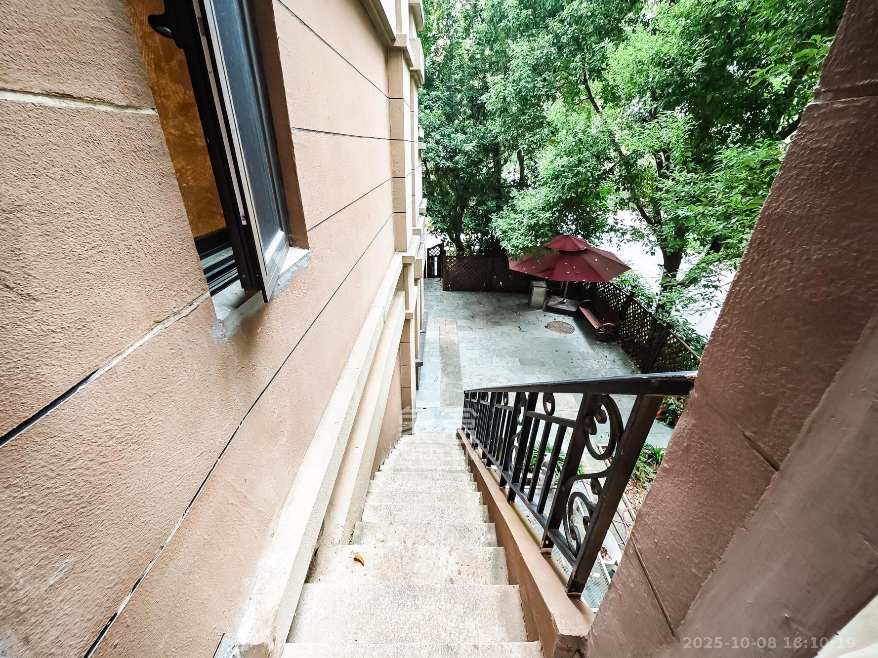 恒大御景天下城一期  3室2厅2卫    186.0万其他