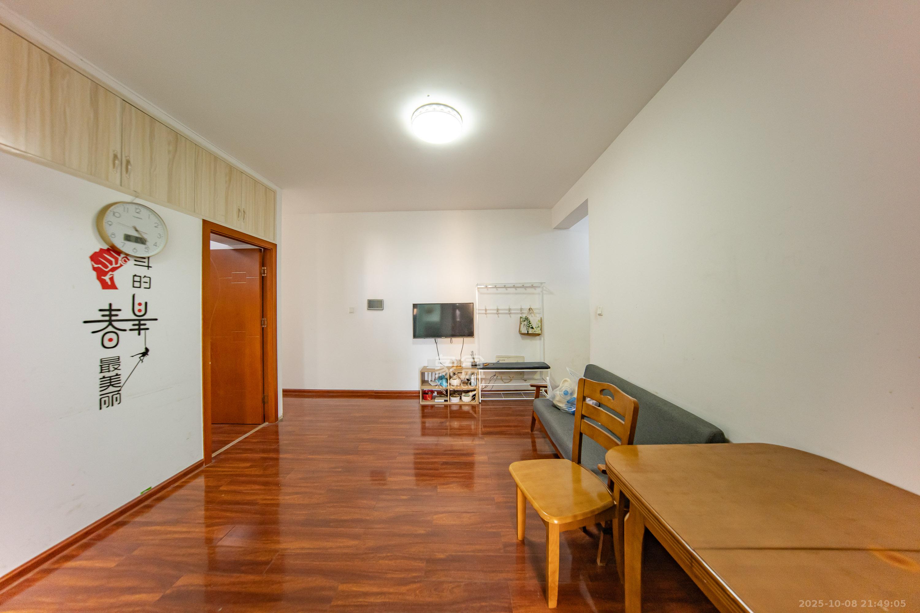 江山帝景雅典  4室2厅1卫    90.0万客厅