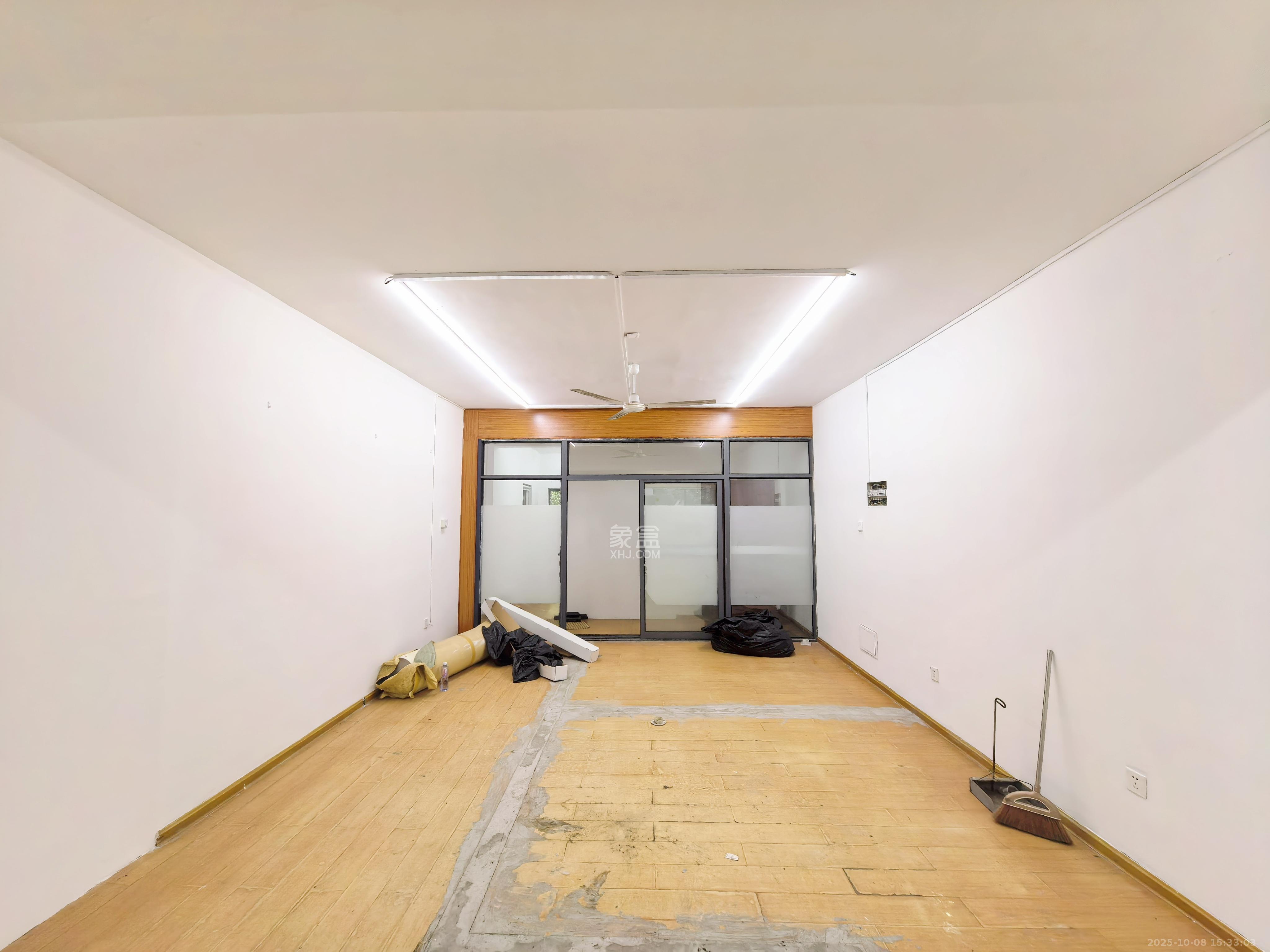 中城丽景香山园 4室2厅2卫 3200.0元/月 中城丽景香山园 4室2厅2卫 3200.0元/月室内图