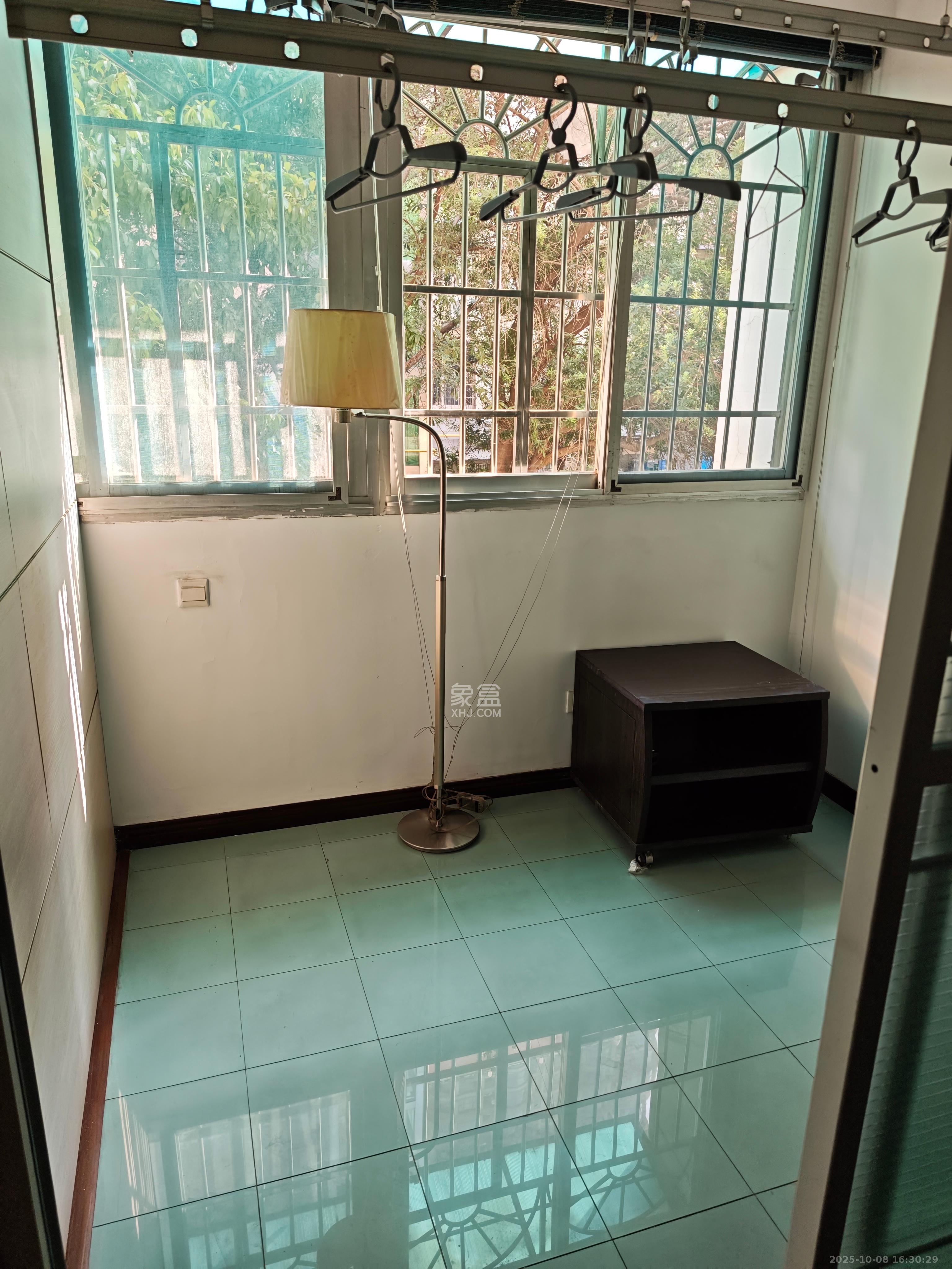 湘卫花苑  4室2厅2卫    2900.0元/月室内图