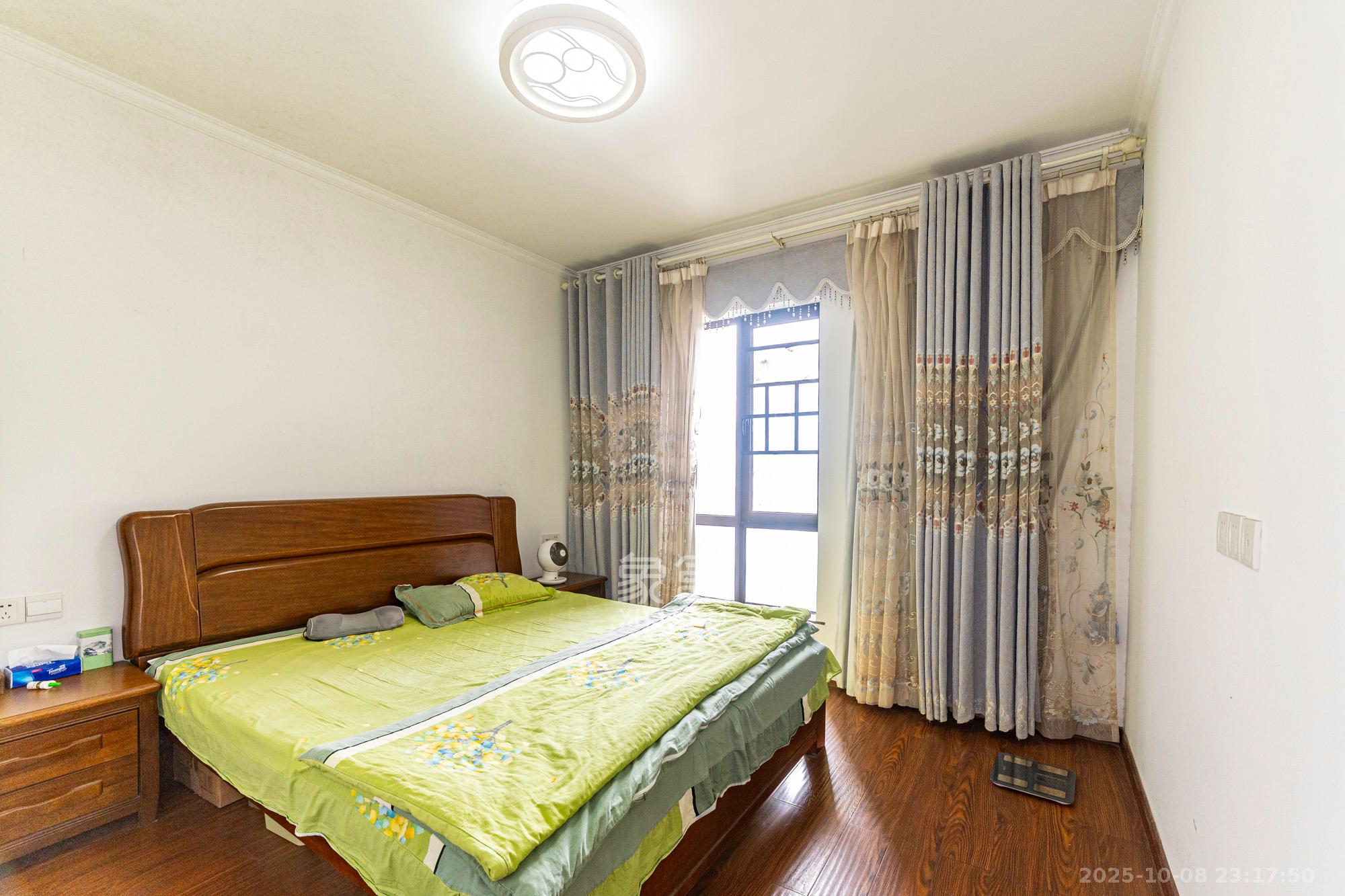 国泰九龙湾 3室2厅2卫 91.8万 国泰九龙湾 3室2厅2卫 91.8万卧室