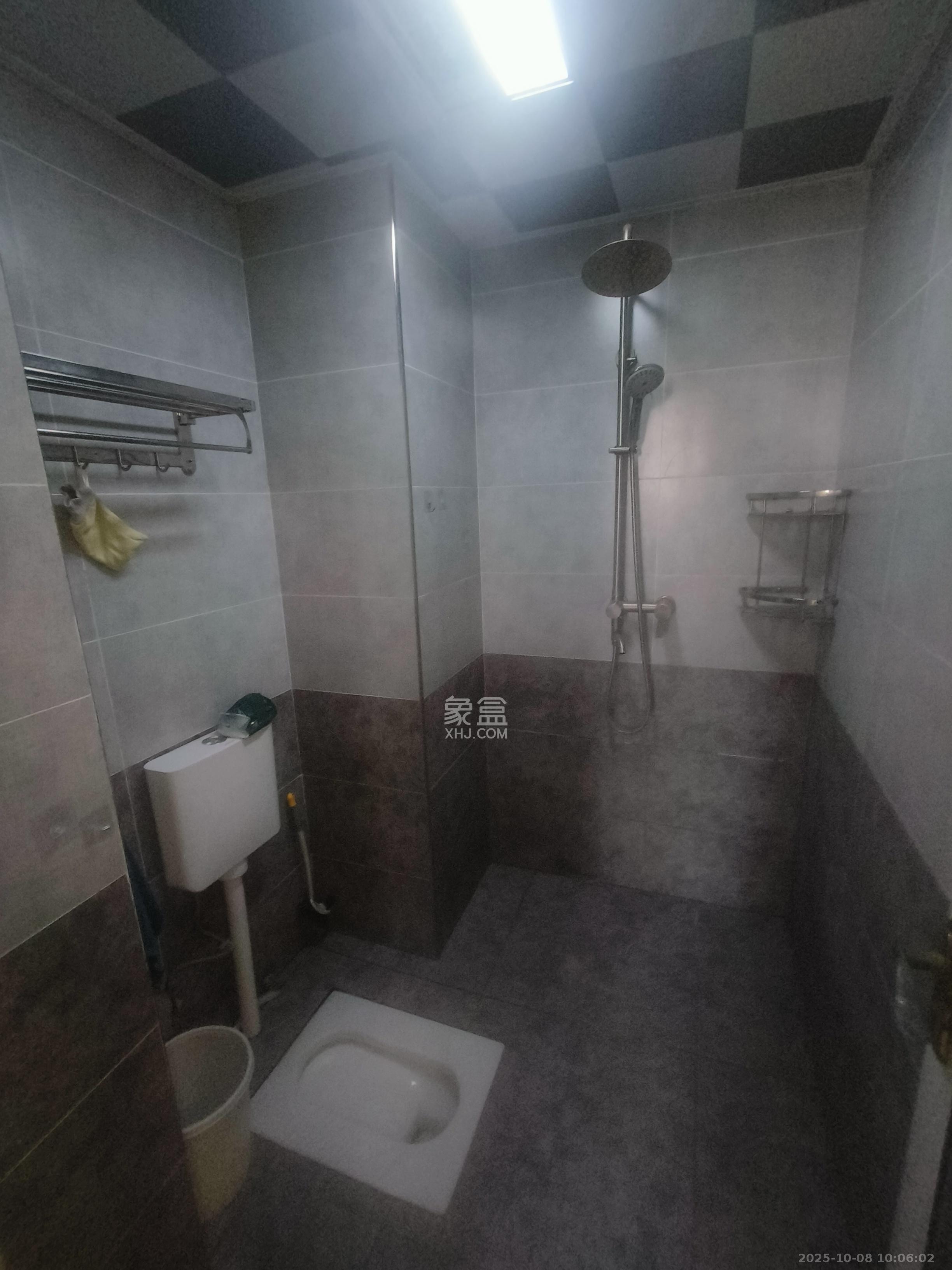 半山公馆（半山国际中心）  1室2厅1卫    2500.0元/月室内图