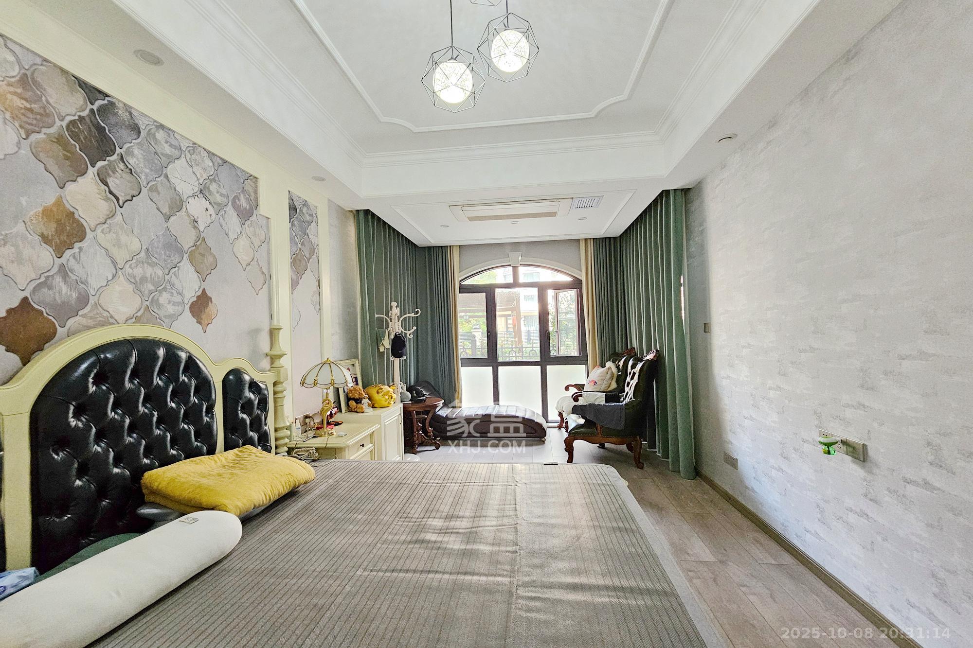 明昇壹城(明昇时代广场)一期 5室2厅2卫 520.0万 明昇壹城(明昇时代广场)一期 5室2厅2卫 520.0万卧室