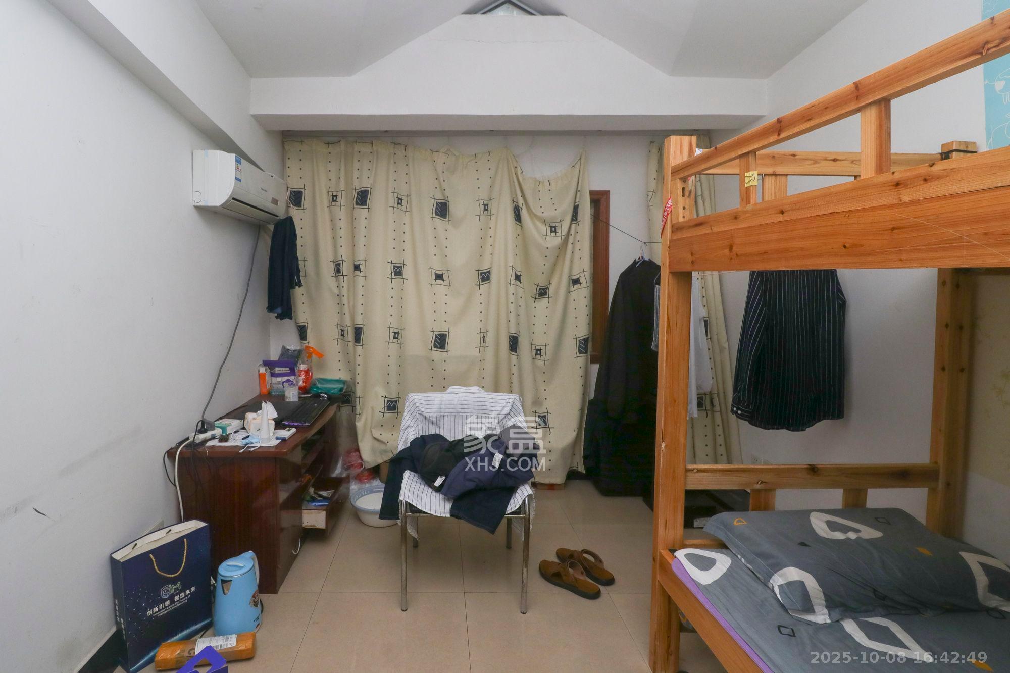 新雅园 6室2厅1卫 3400.0元/月 新雅园 6室2厅1卫 3400.0元/月室内图