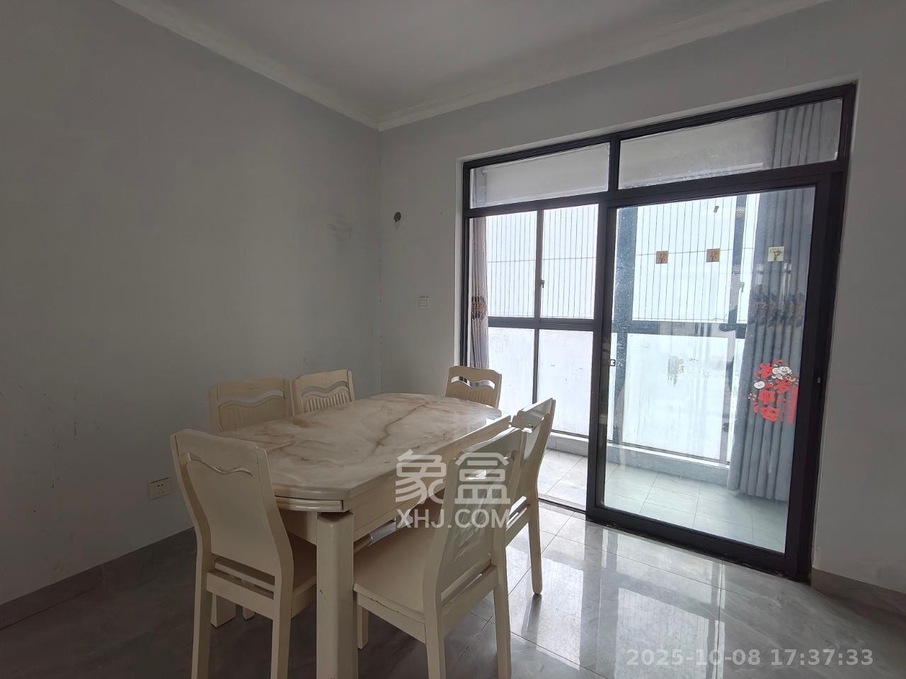 山水蓝天  3室2厅2卫    1700.0元/月室内图