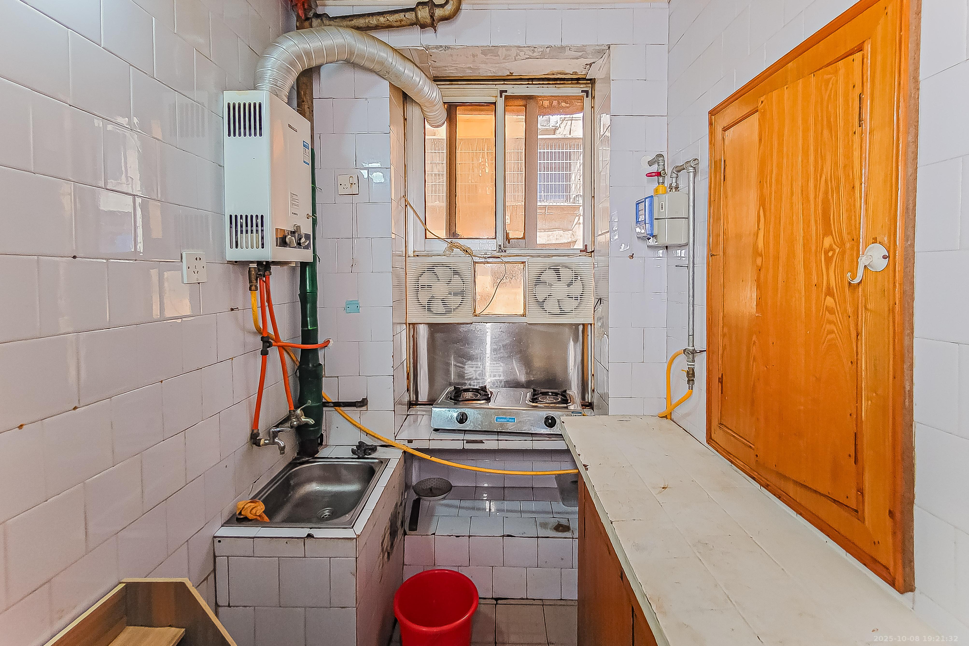 化油器厂宿舍  2室1厅1卫    29.8万厨房