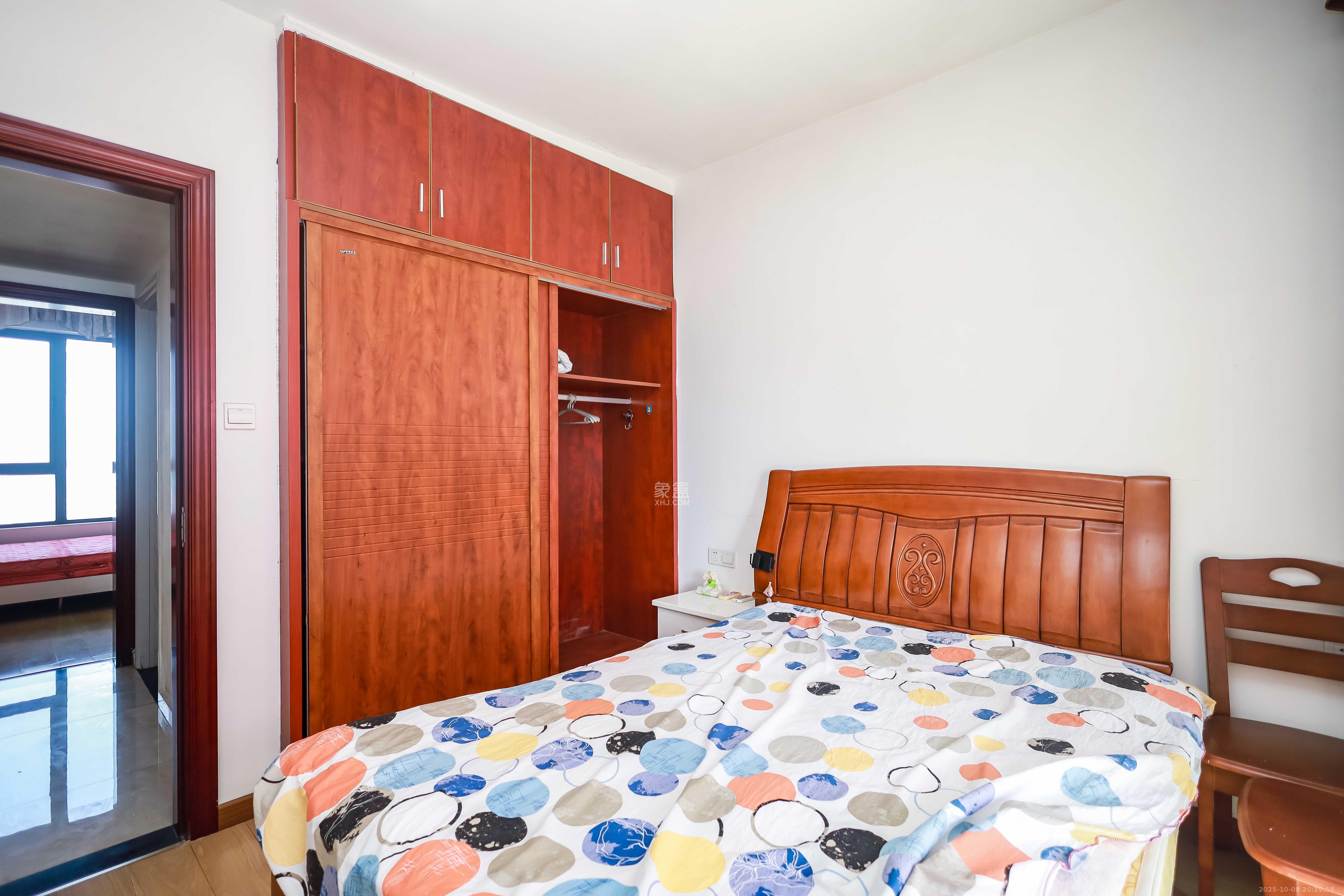 荣盛花语馨苑  3室2厅1卫    58.0万卧室