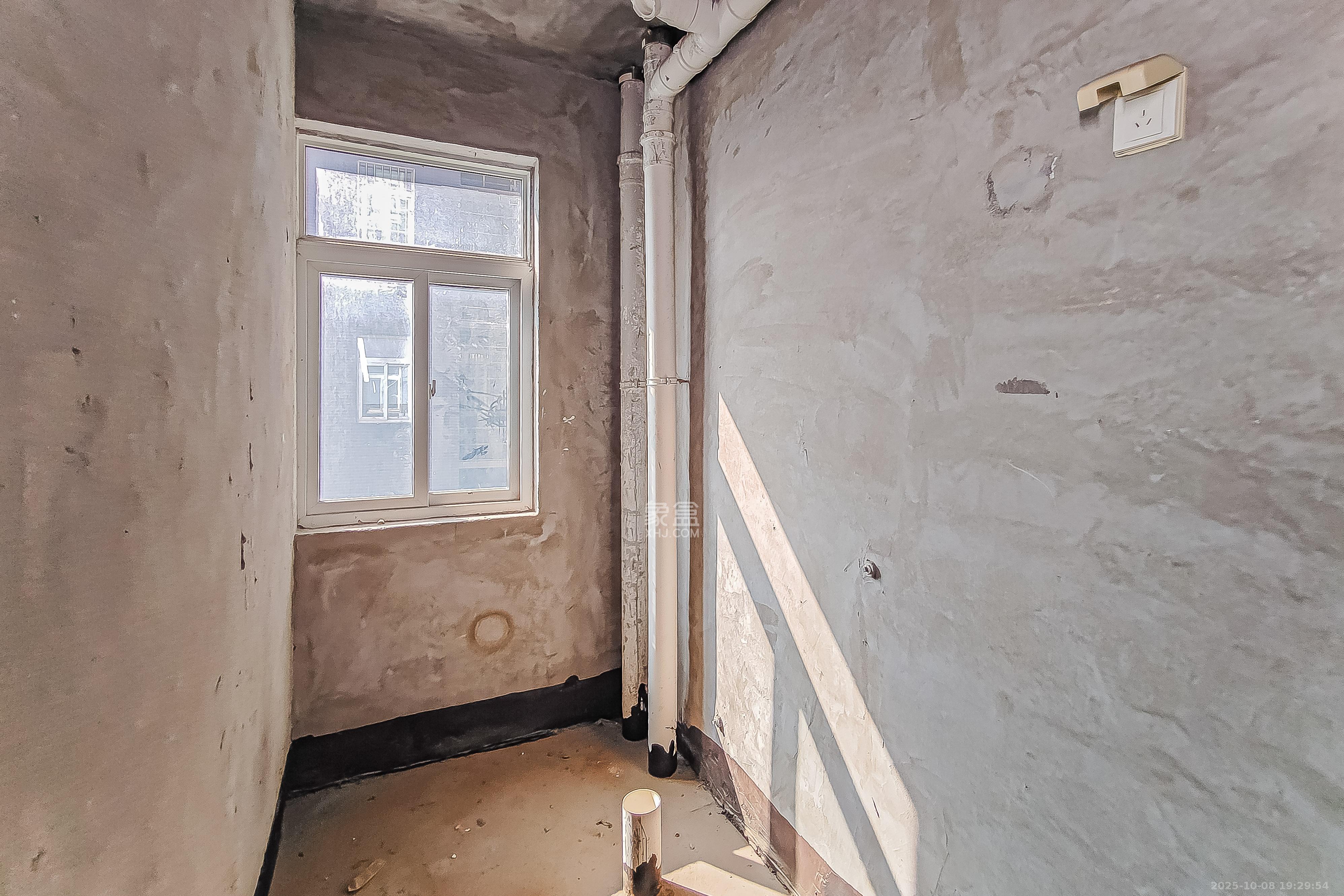 菁华源  3室2厅2卫    79.8万卫生间