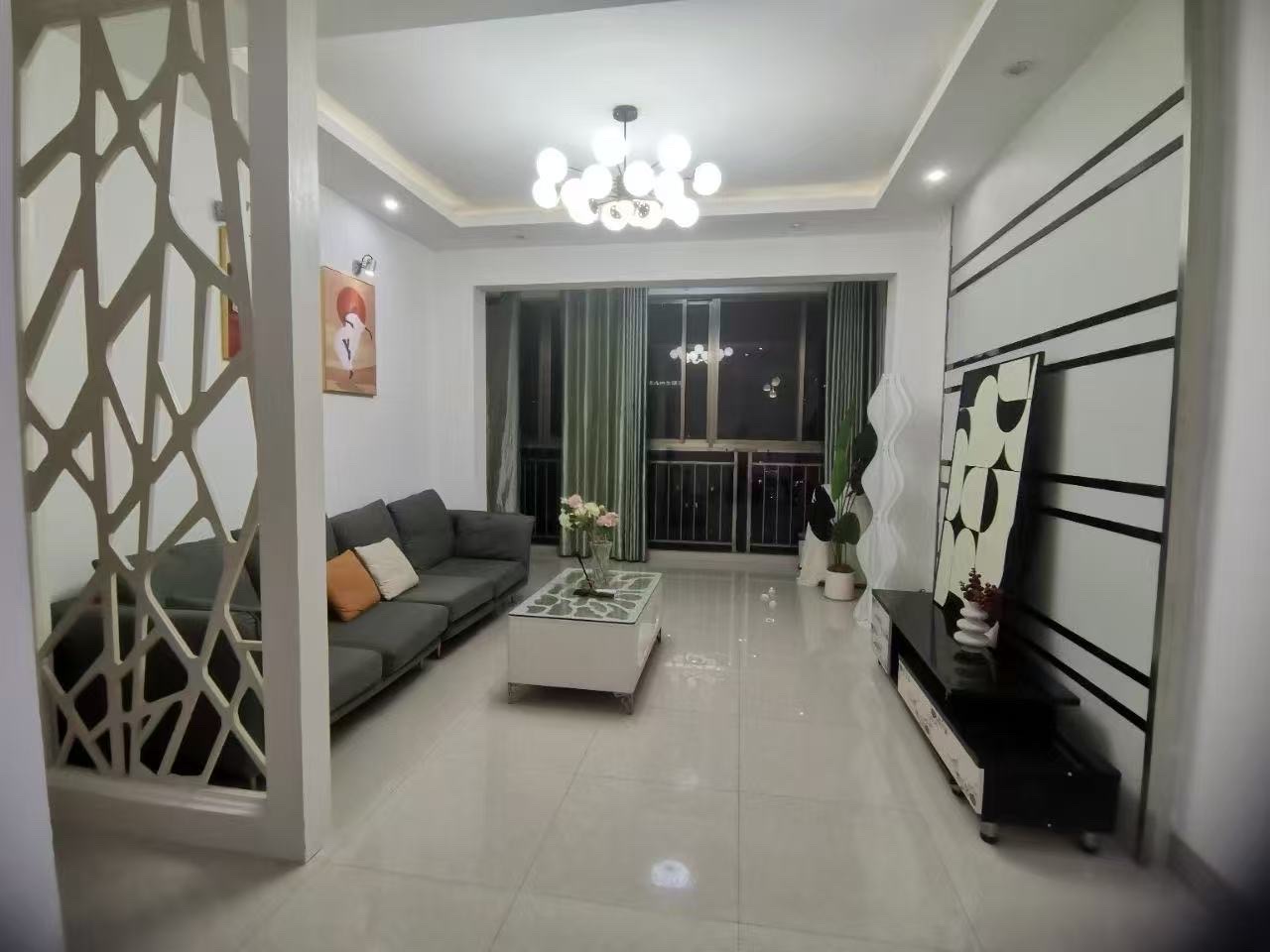 华新苑 2室2厅1卫 1800.0元/月 华新苑 2室2厅1卫 1800.0元/月室内图