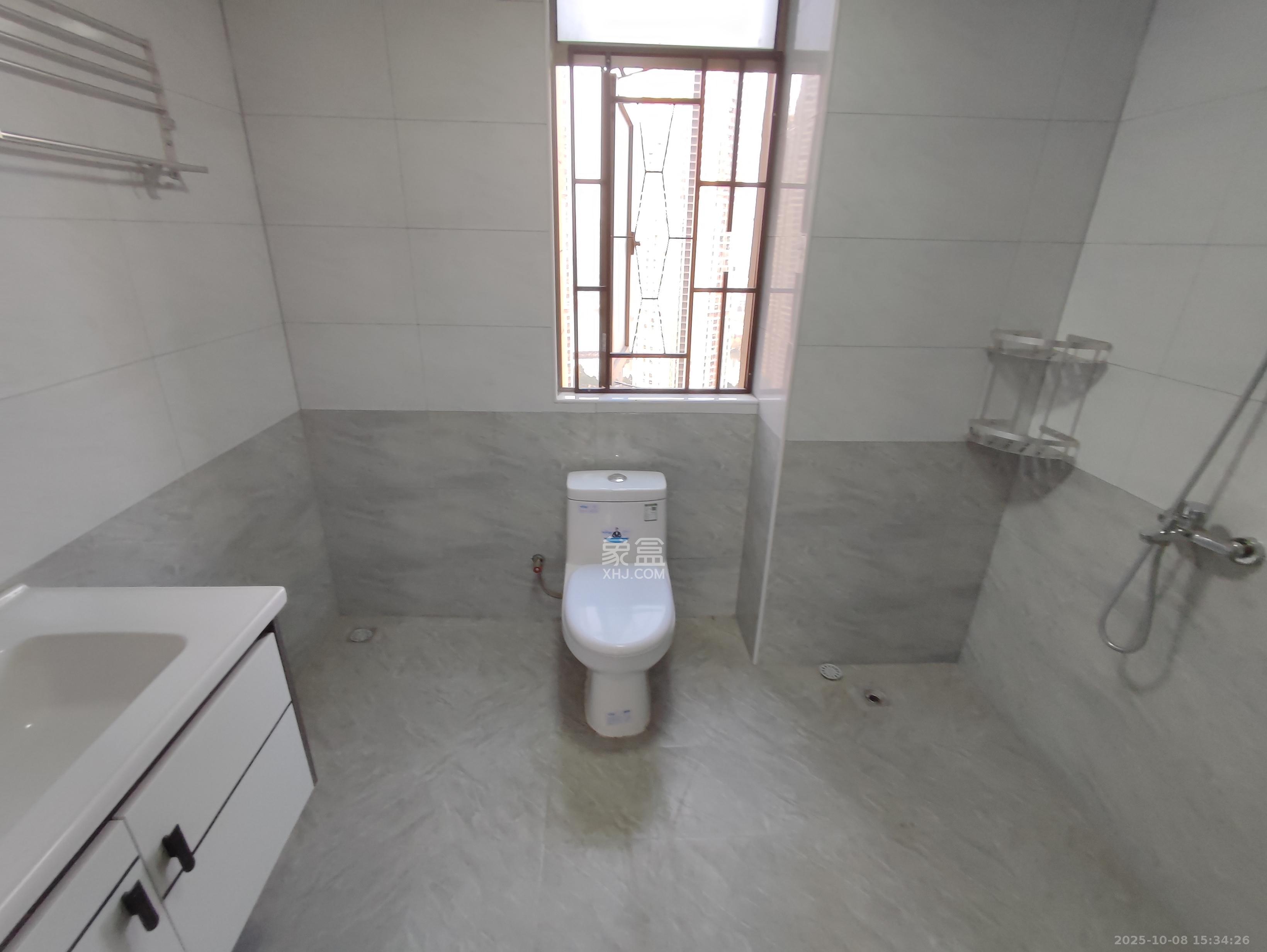 世茂铂翠湾一期 4室2厅1卫 3680.0元/月 世茂铂翠湾一期 4室2厅1卫 3680.0元/月室内图