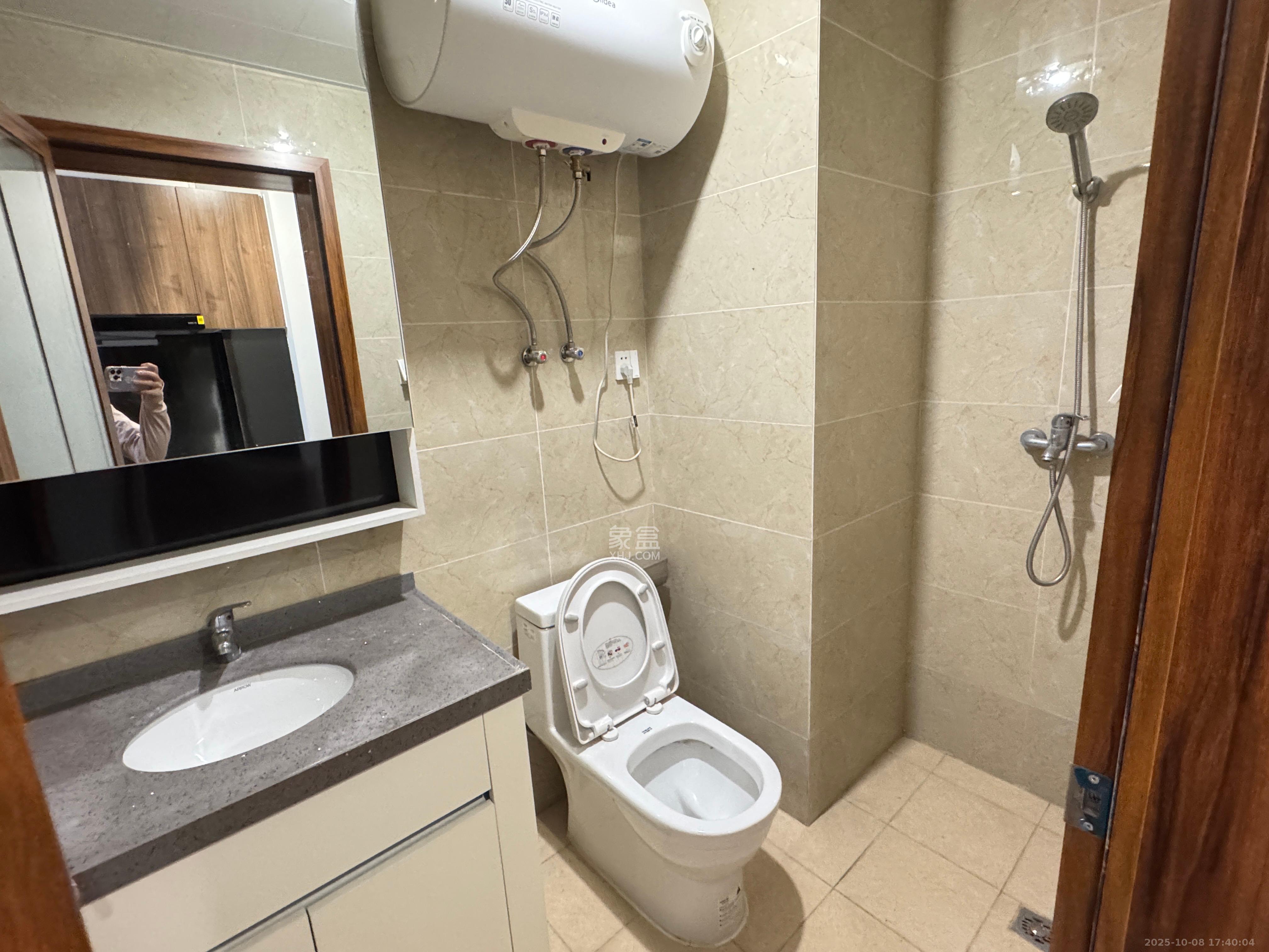 荣泰广场 1室1厅1卫 1200.0元/月 荣泰广场 1室1厅1卫 1200.0元/月室内图