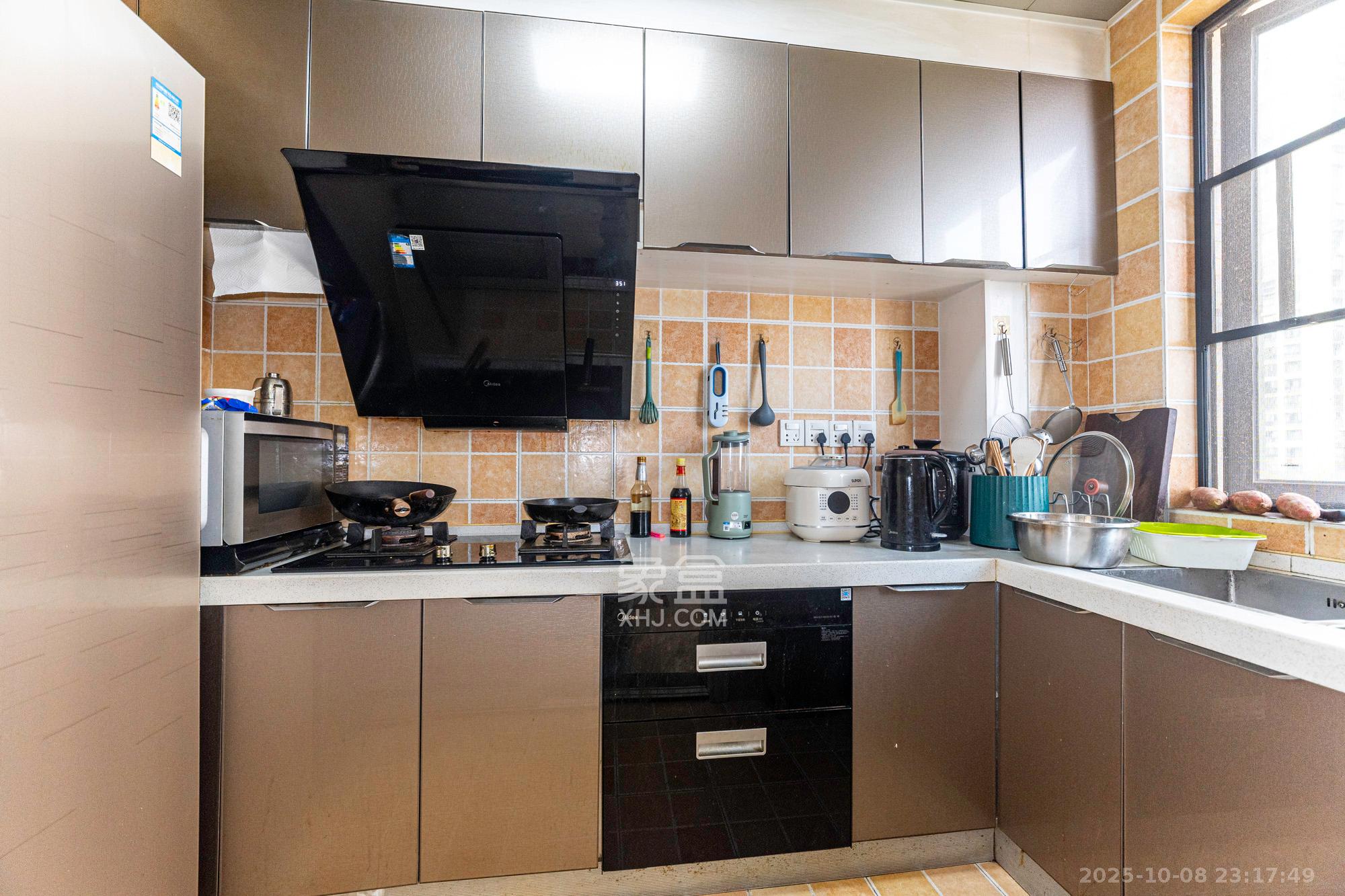 国泰九龙湾 3室2厅2卫 91.8万 国泰九龙湾 3室2厅2卫 91.8万厨房