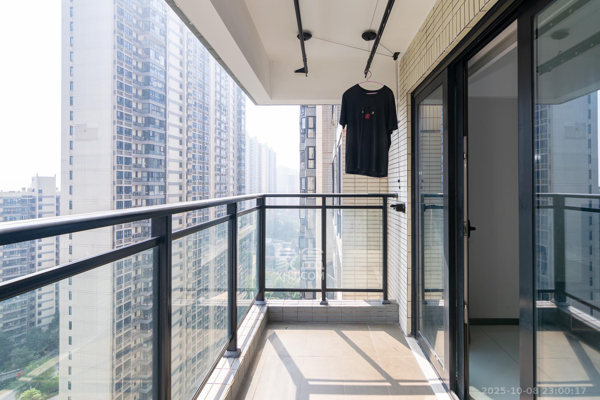 时代年华 3室2厅2卫 85.0万 时代年华 3室2厅2卫 85.0万阳台