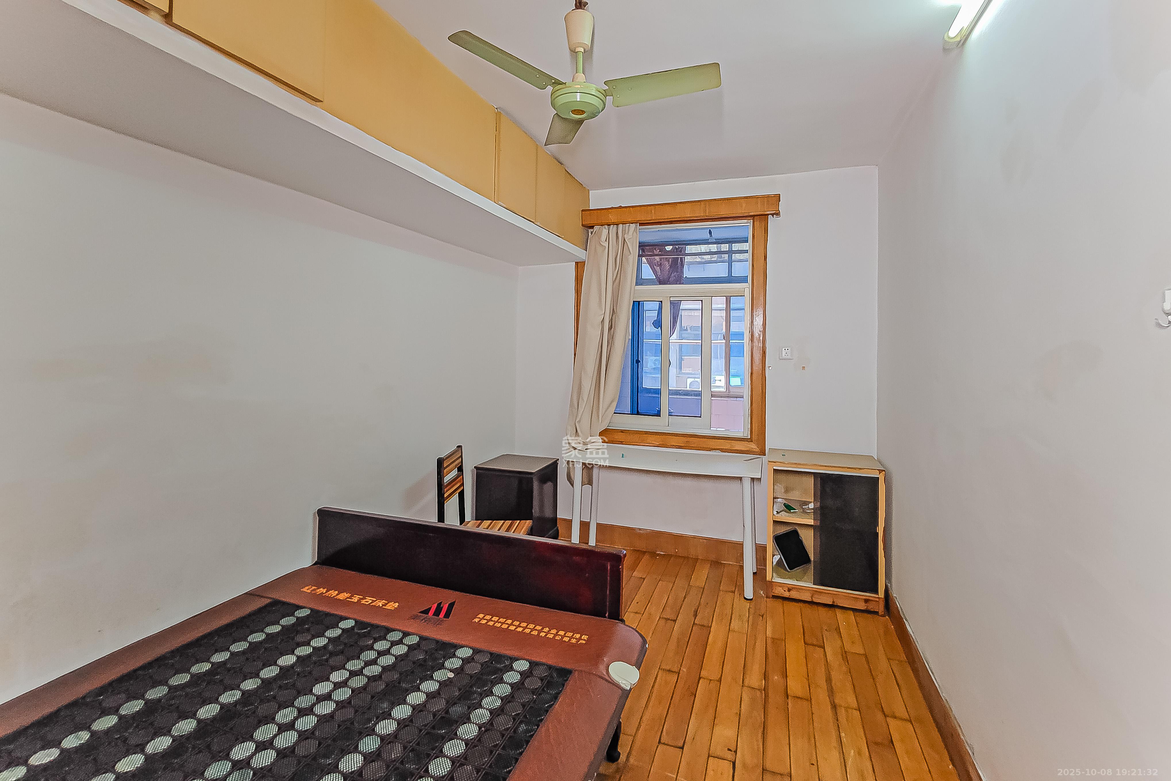 化油器厂宿舍  2室1厅1卫    29.8万卧室