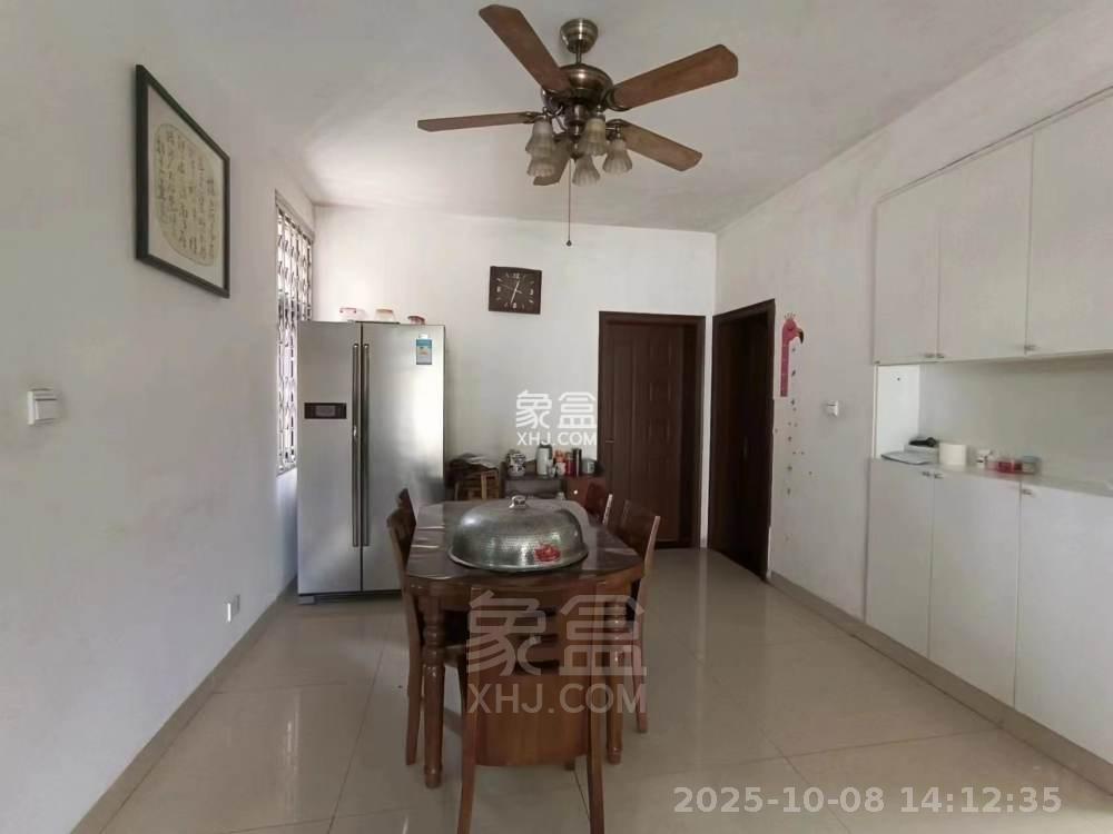 嘉盛华府 3室2厅2卫 1300.0元/月 嘉盛华府 3室2厅2卫 1300.0元/月室内图