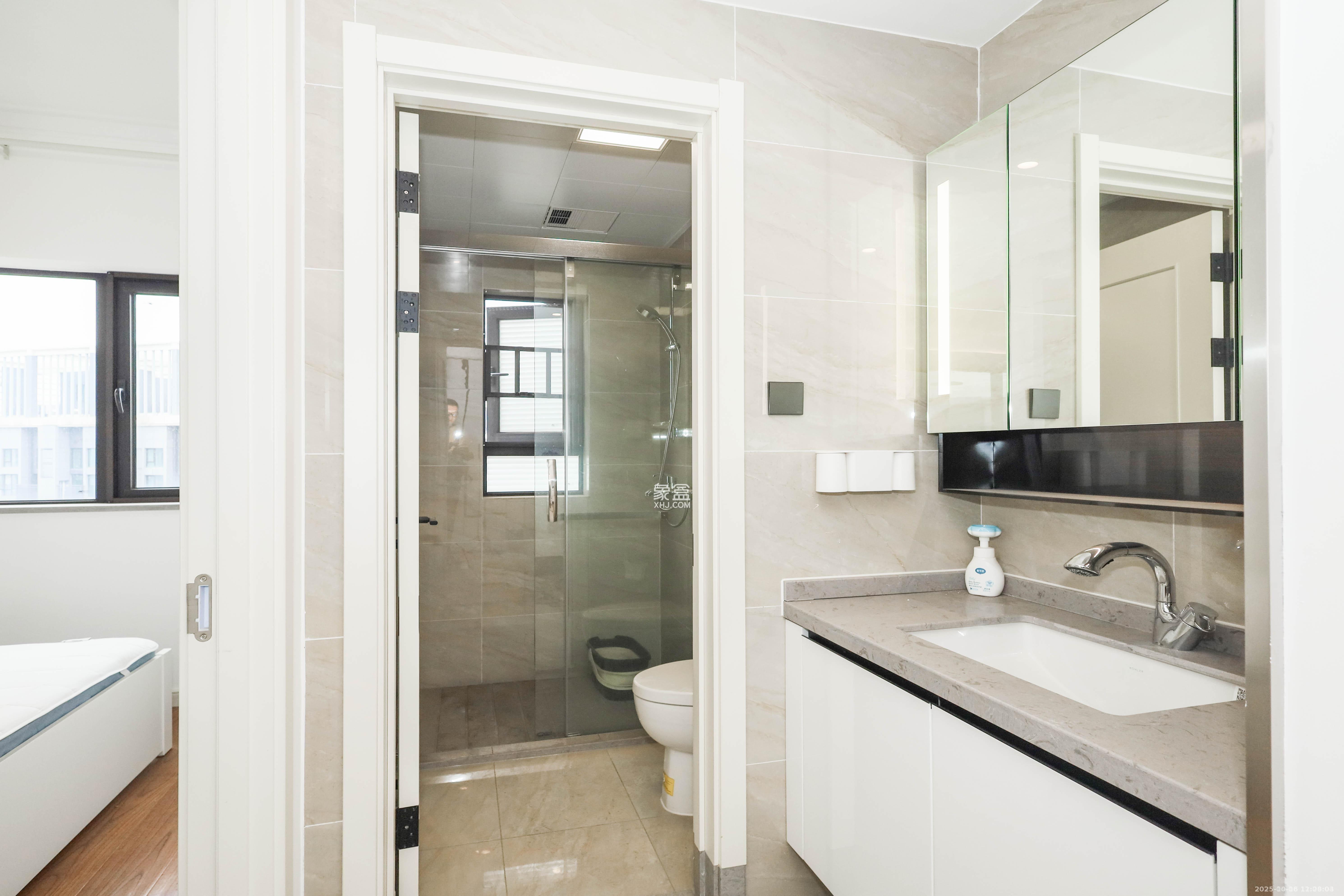 万科金色梦想A区  4室2厅2卫    3500.0元/月室内图