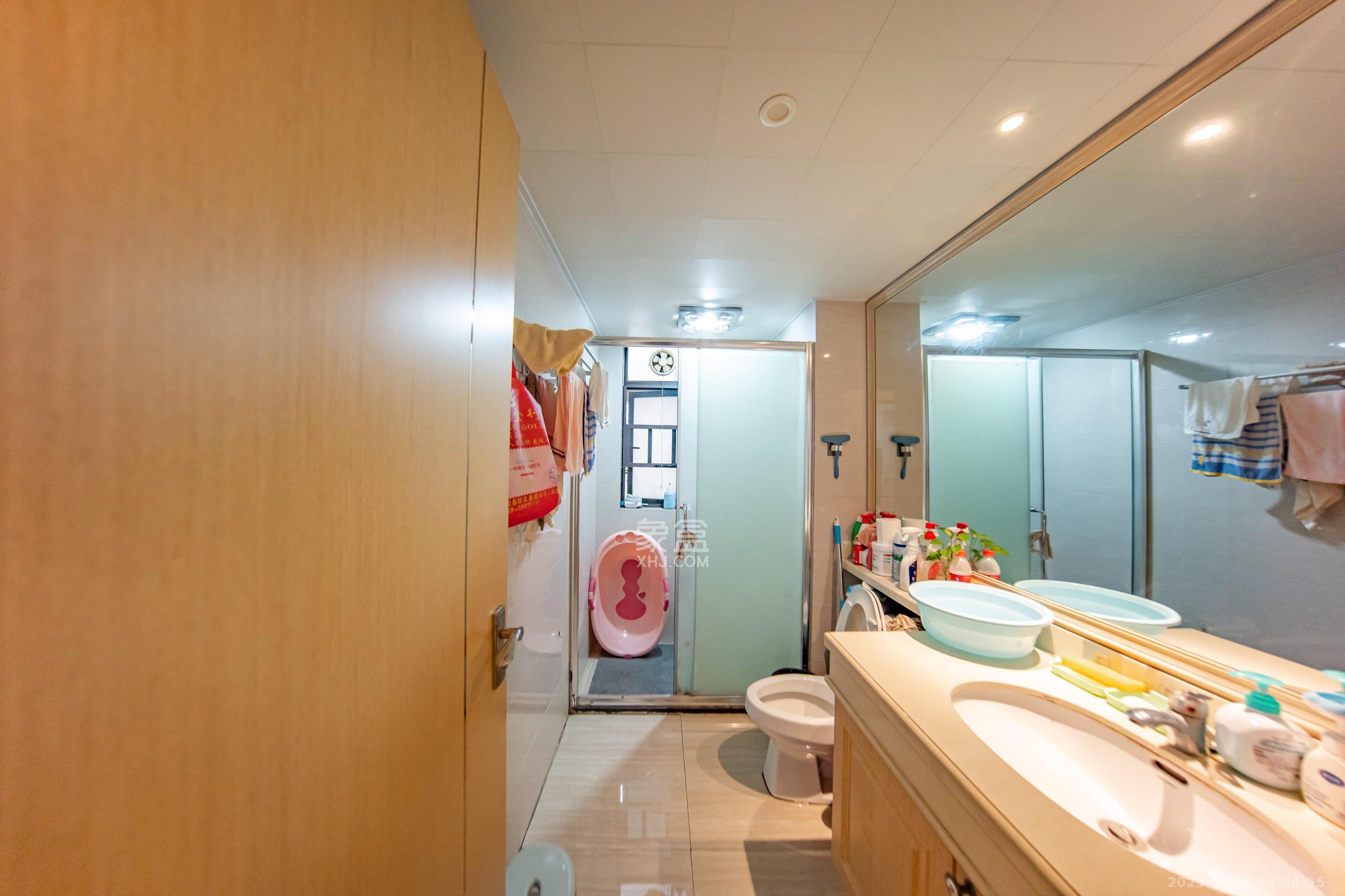 中海国际三期  3室2厅2卫    2200.0元/月 中海国际三期  3室2厅2卫    2200.0元/月室内图