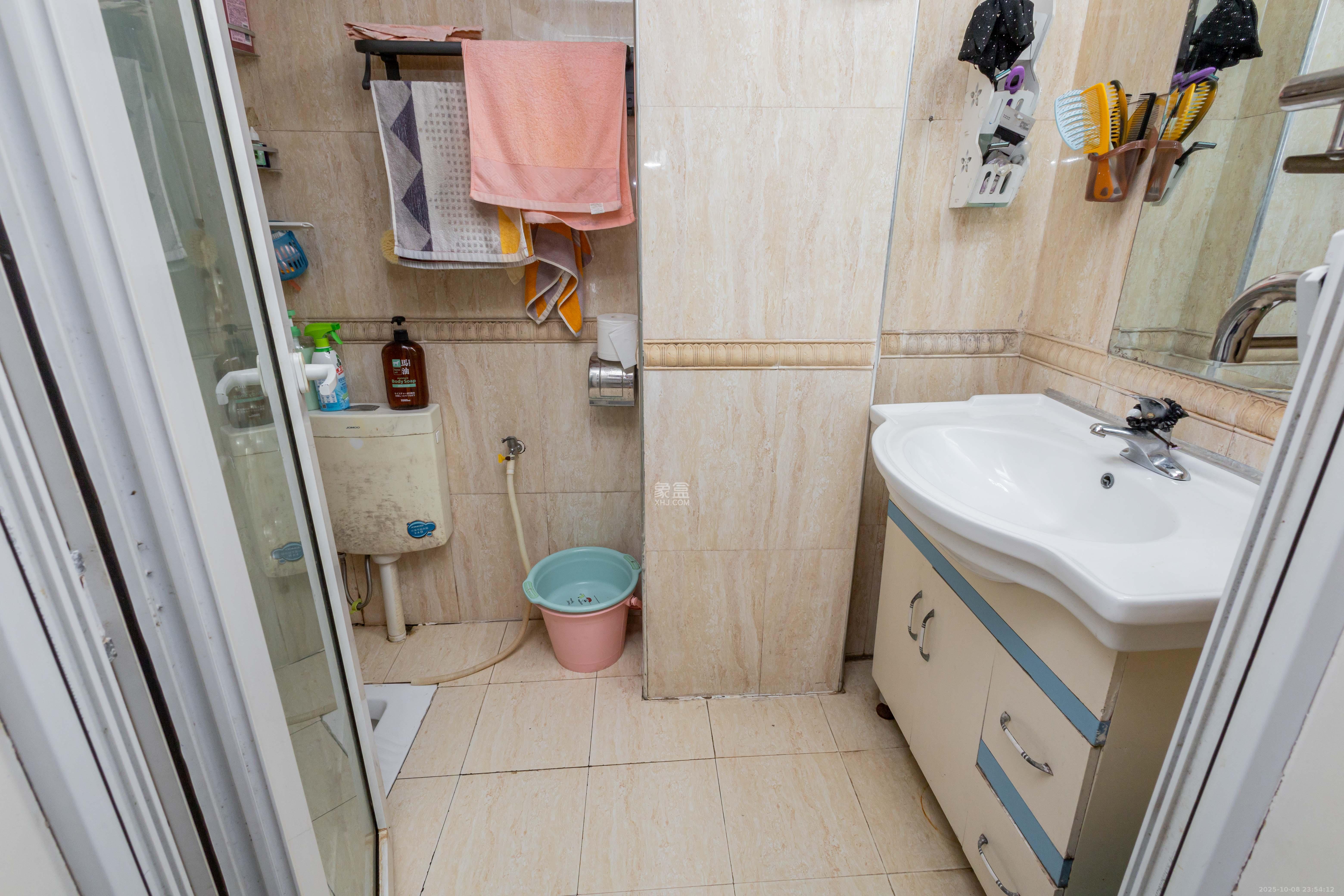 未来蜂巢 3室2厅1卫 34.8万 未来蜂巢 3室2厅1卫 34.8万卫生间