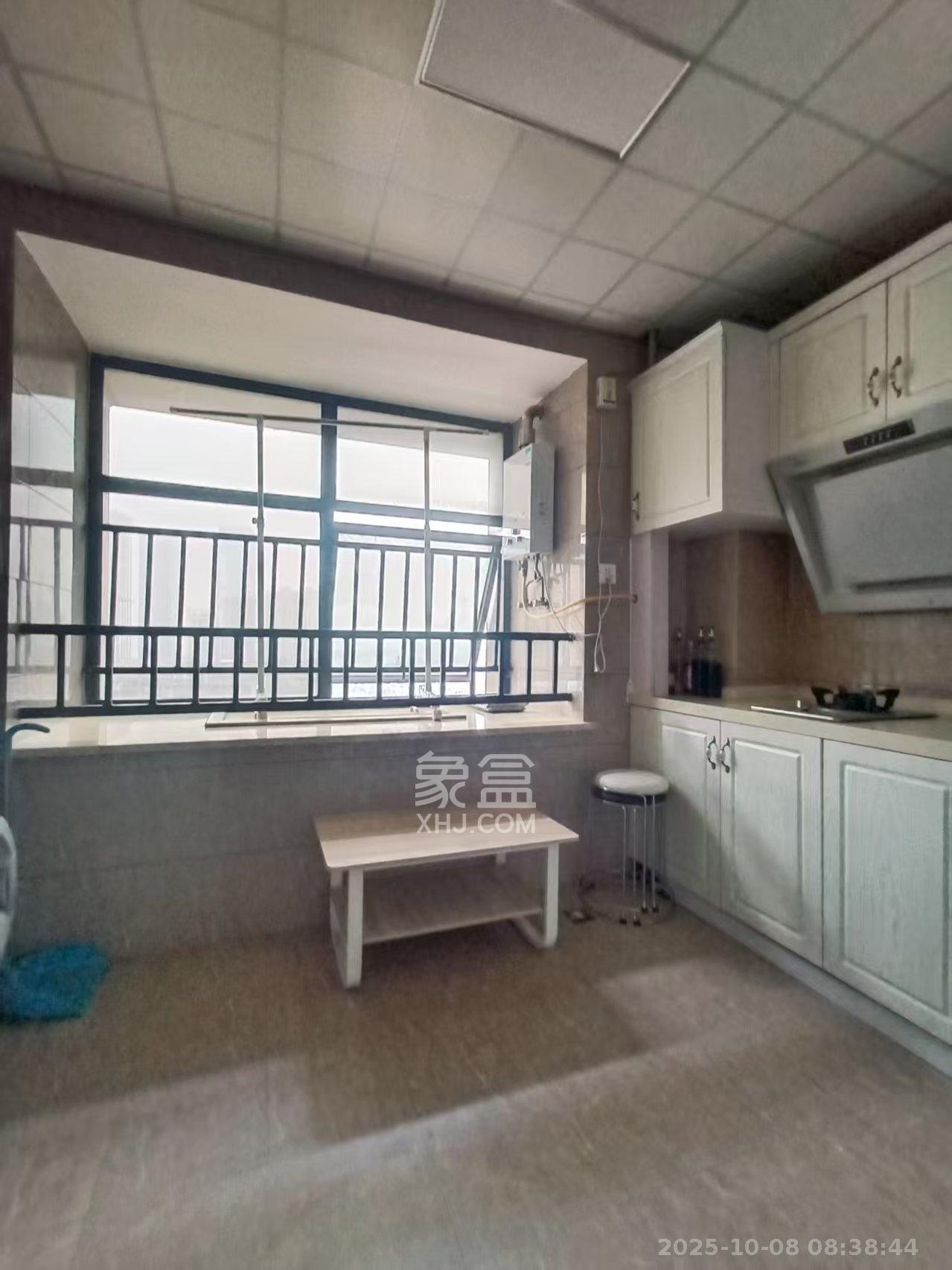 蓝湾国际广场  1室1厅1卫    1700.0元/月 蓝湾国际广场  1室1厅1卫    1700.0元/月室内图