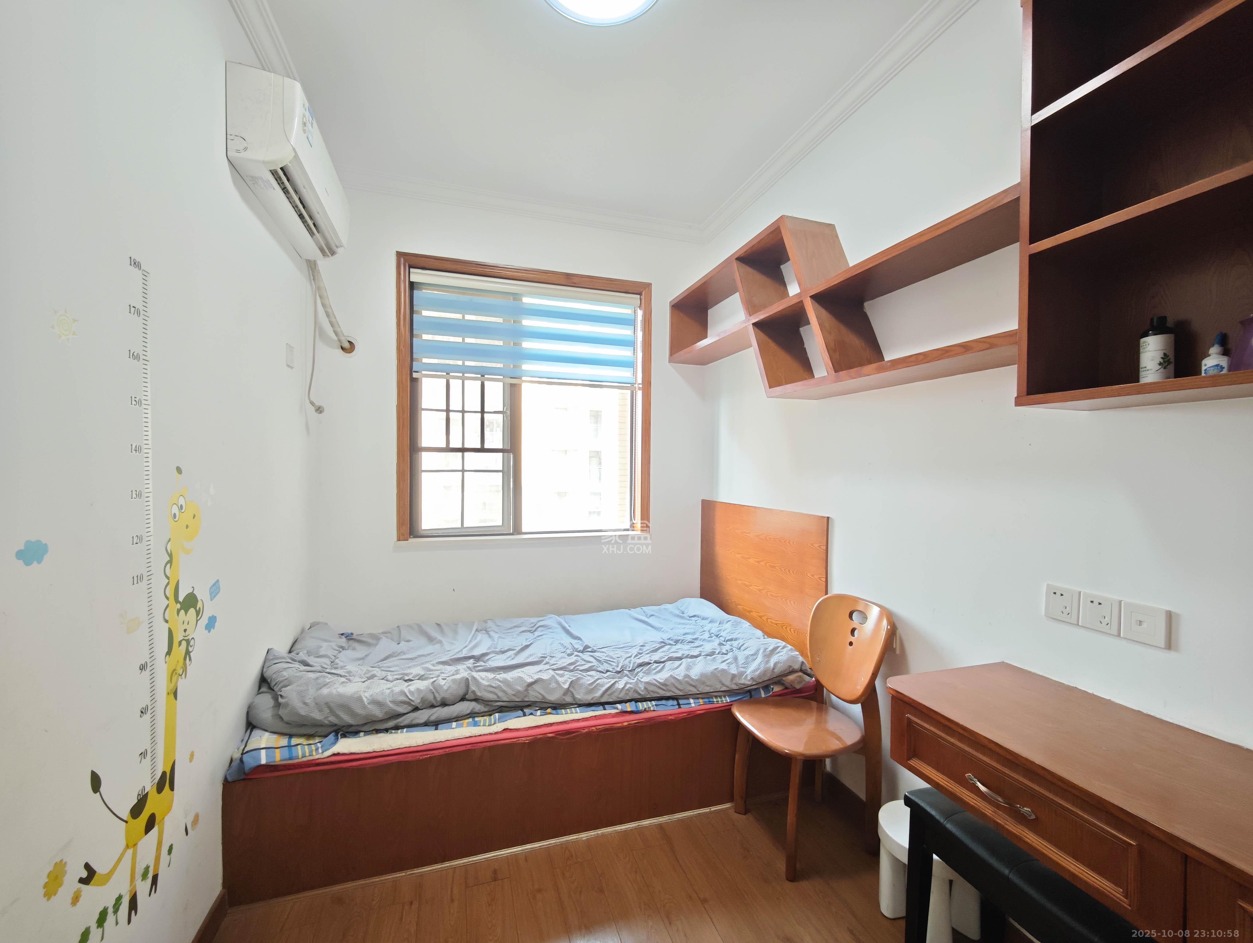 宏聚地中海  4室2厅2卫    128.0万卧室