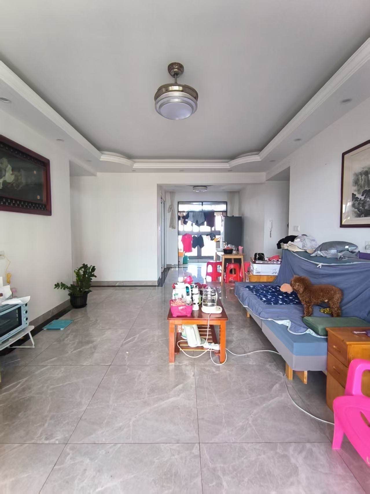 红城湖延长线(别名:滨江华庭) 3室2厅2卫 148.0万 红城湖延长线(别名:滨江华庭) 3室2厅2卫 148.0万客厅