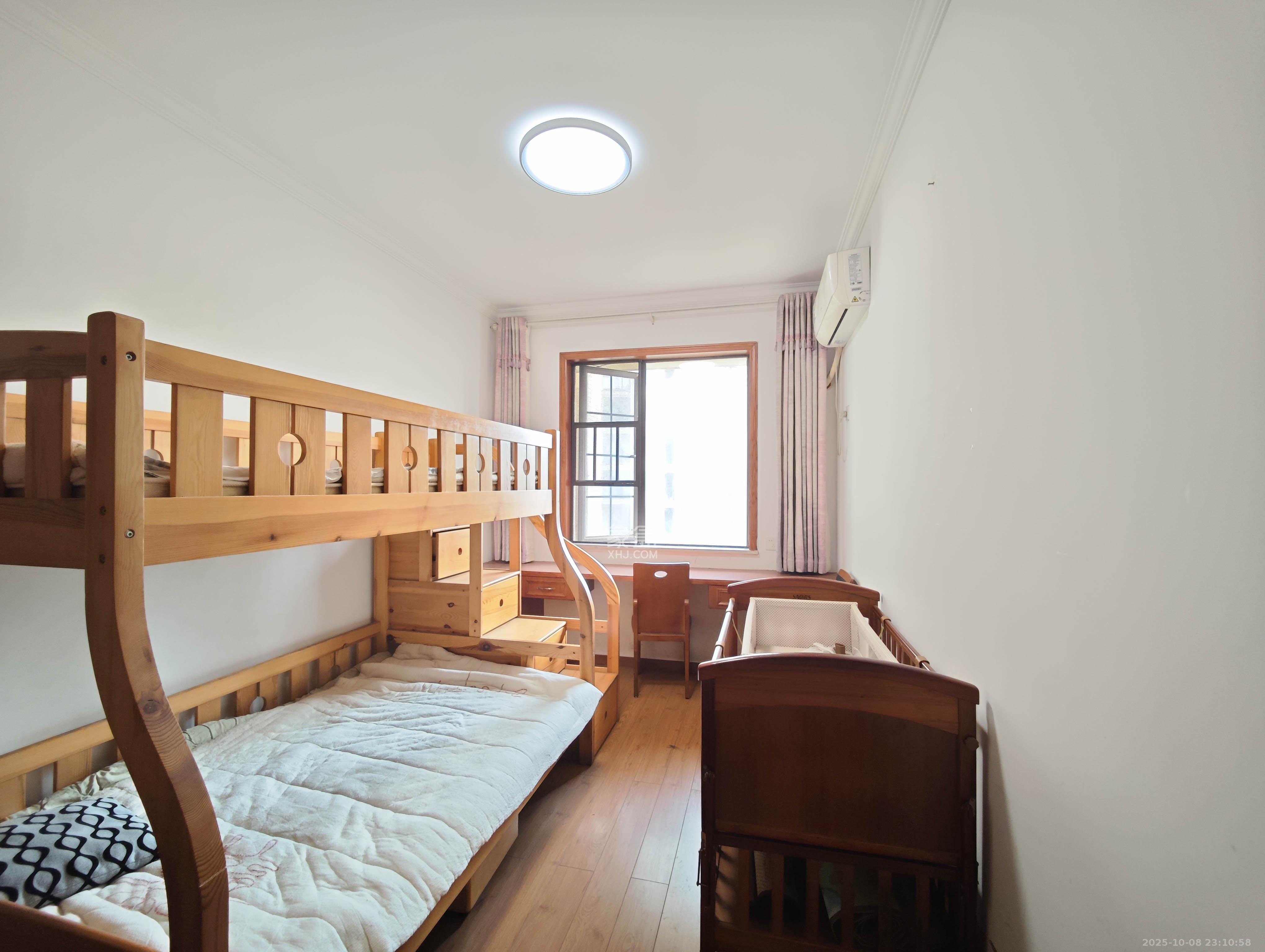 宏聚地中海  4室2厅2卫    128.0万卧室