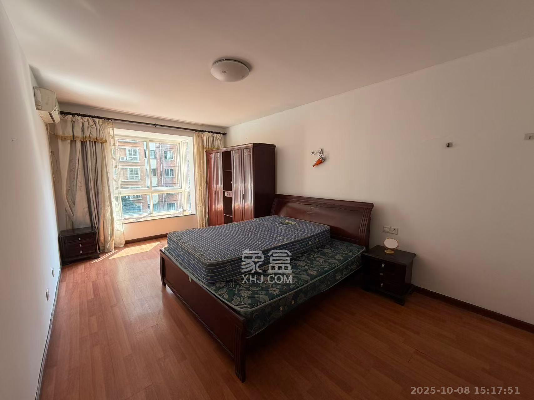 晶华美地 3室2厅2卫 2000.0元/月 晶华美地 3室2厅2卫 2000.0元/月室内图