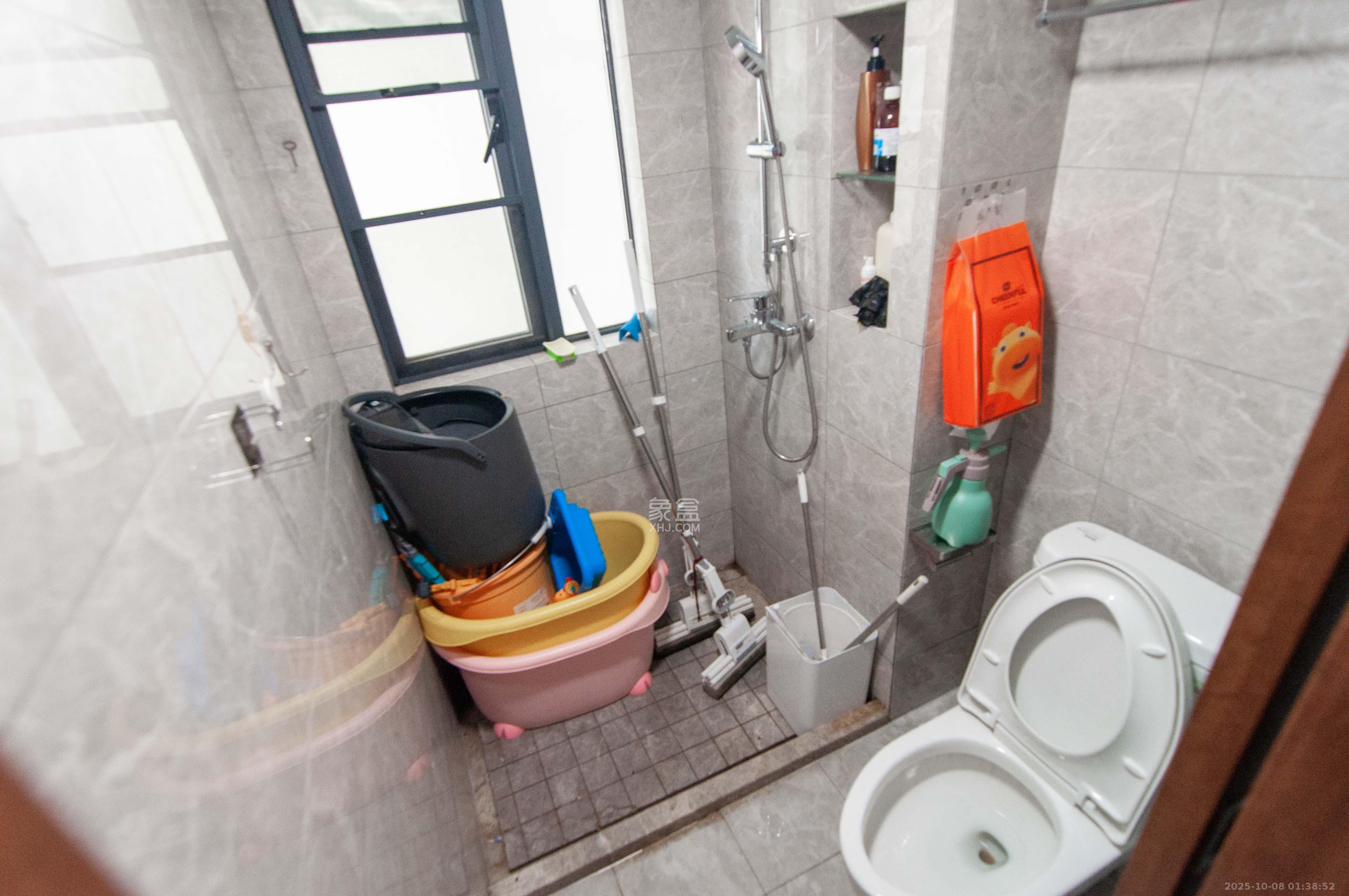 旭辉都会山  3室2厅2卫    176.0万 旭辉都会山  3室2厅2卫    176.0万卫生间