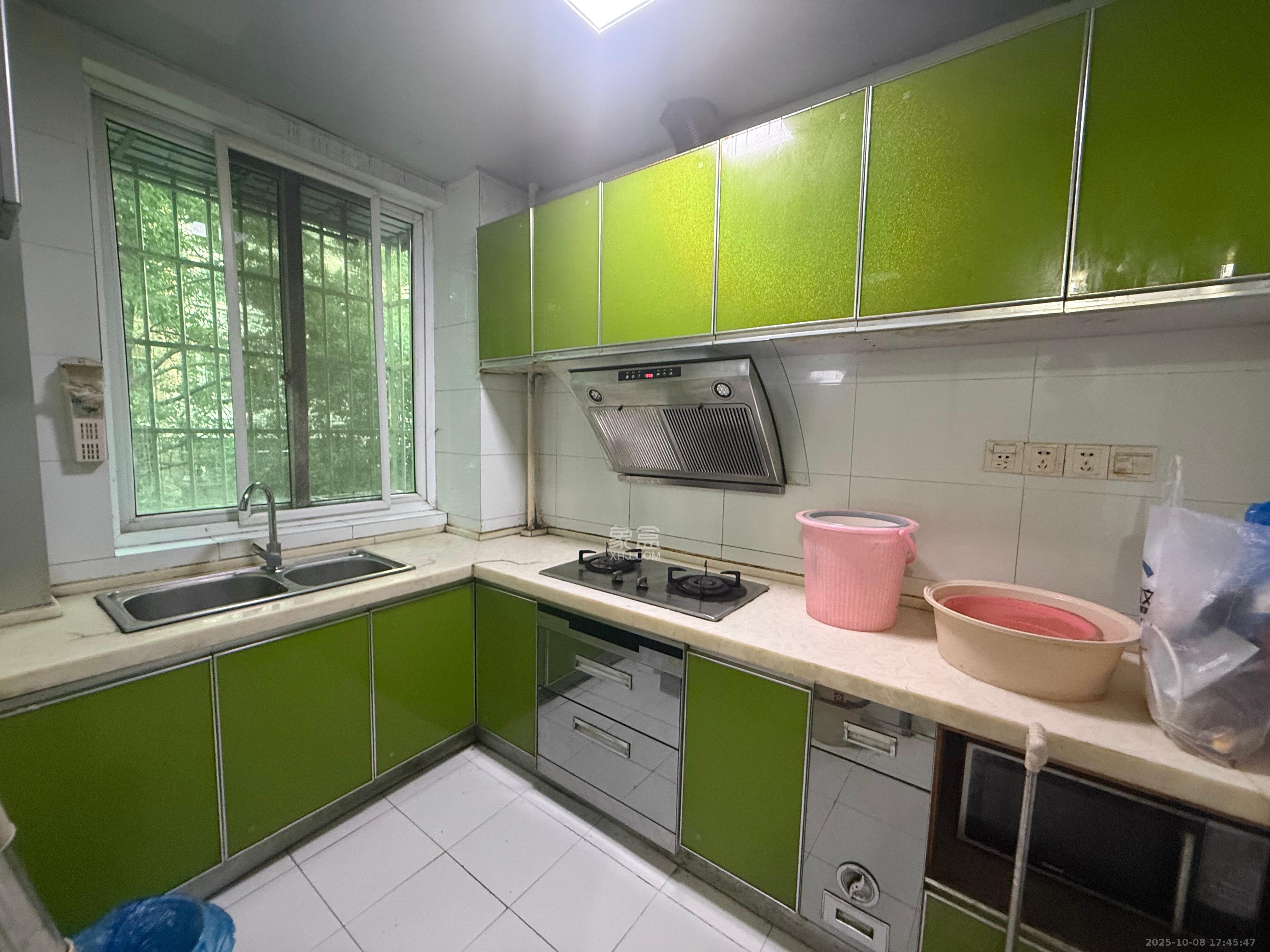 恩瑞麓山名园(龙王港小区) 3室2厅2卫 2200.0元/月 恩瑞麓山名园(龙王港小区) 3室2厅2卫 2200.0元/月室内图