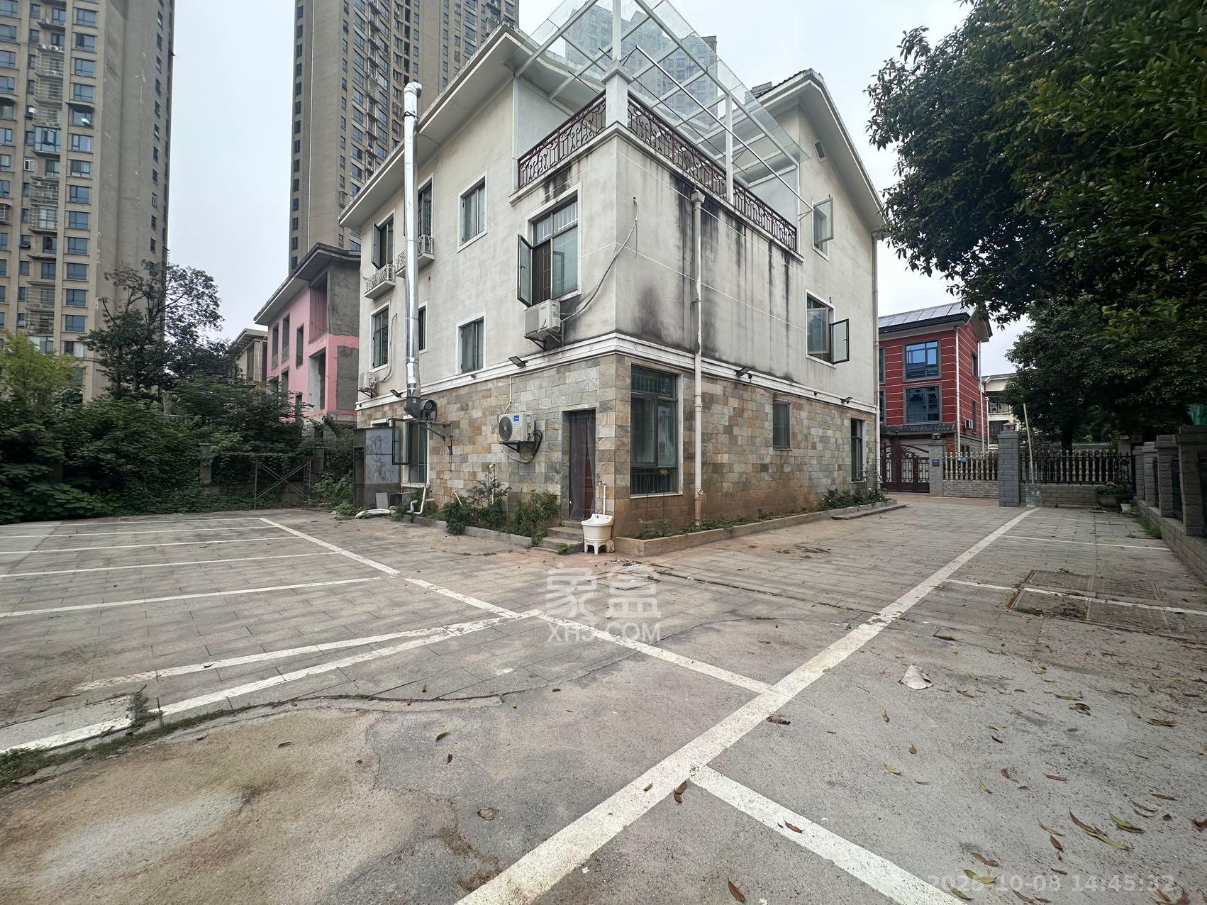 御景龙城 7室2厅0卫 12000.0元/月 御景龙城 7室2厅0卫 12000.0元/月室内图