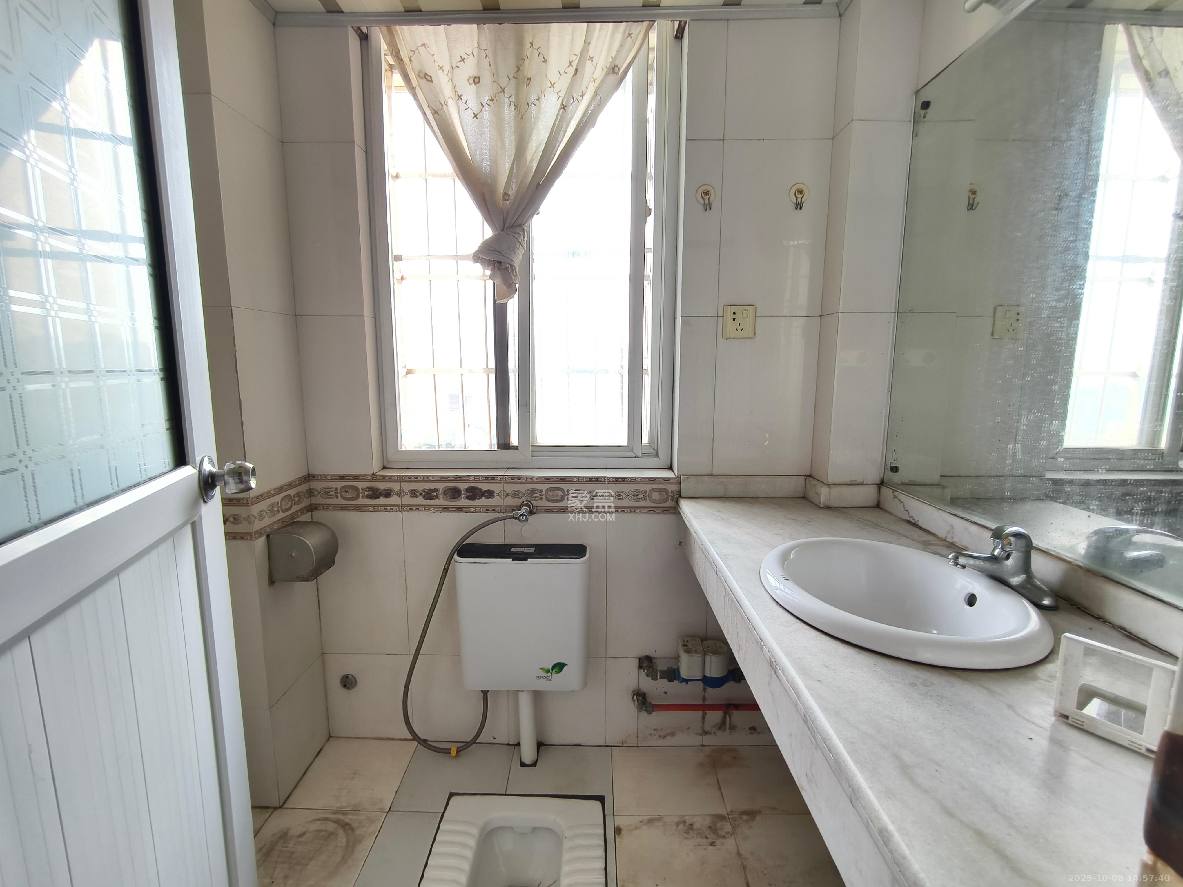 星语林名园 4室2厅2卫 2400.0元/月 星语林名园 4室2厅2卫 2400.0元/月室内图