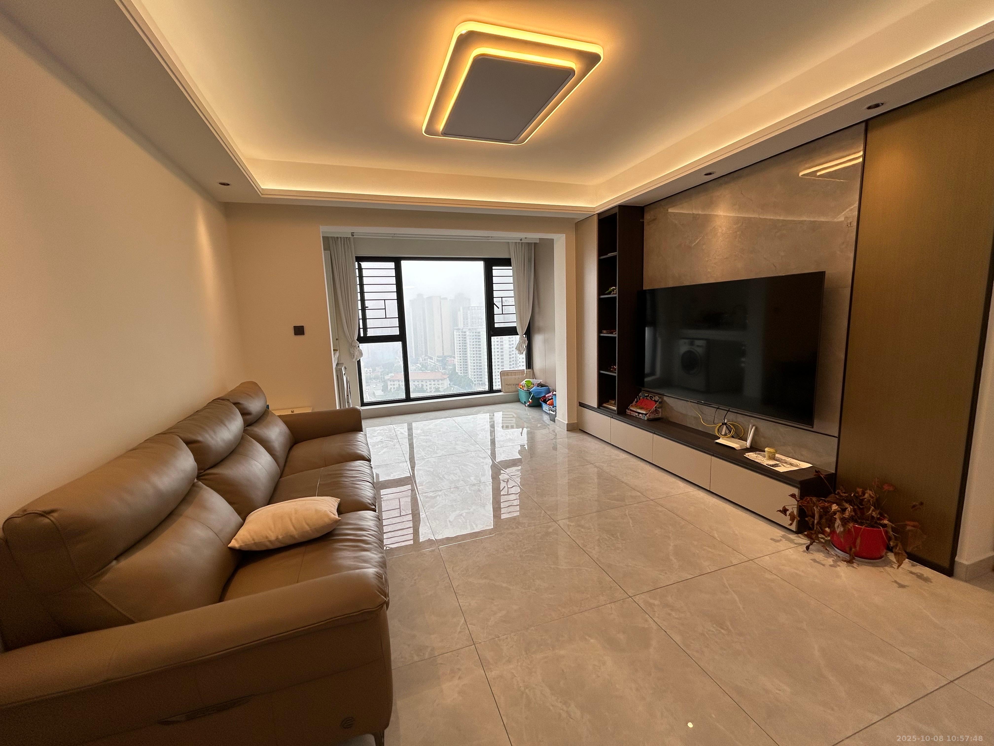 长房悦香山  3室2厅2卫    3500.0元/月 长房悦香山  3室2厅2卫    3500.0元/月