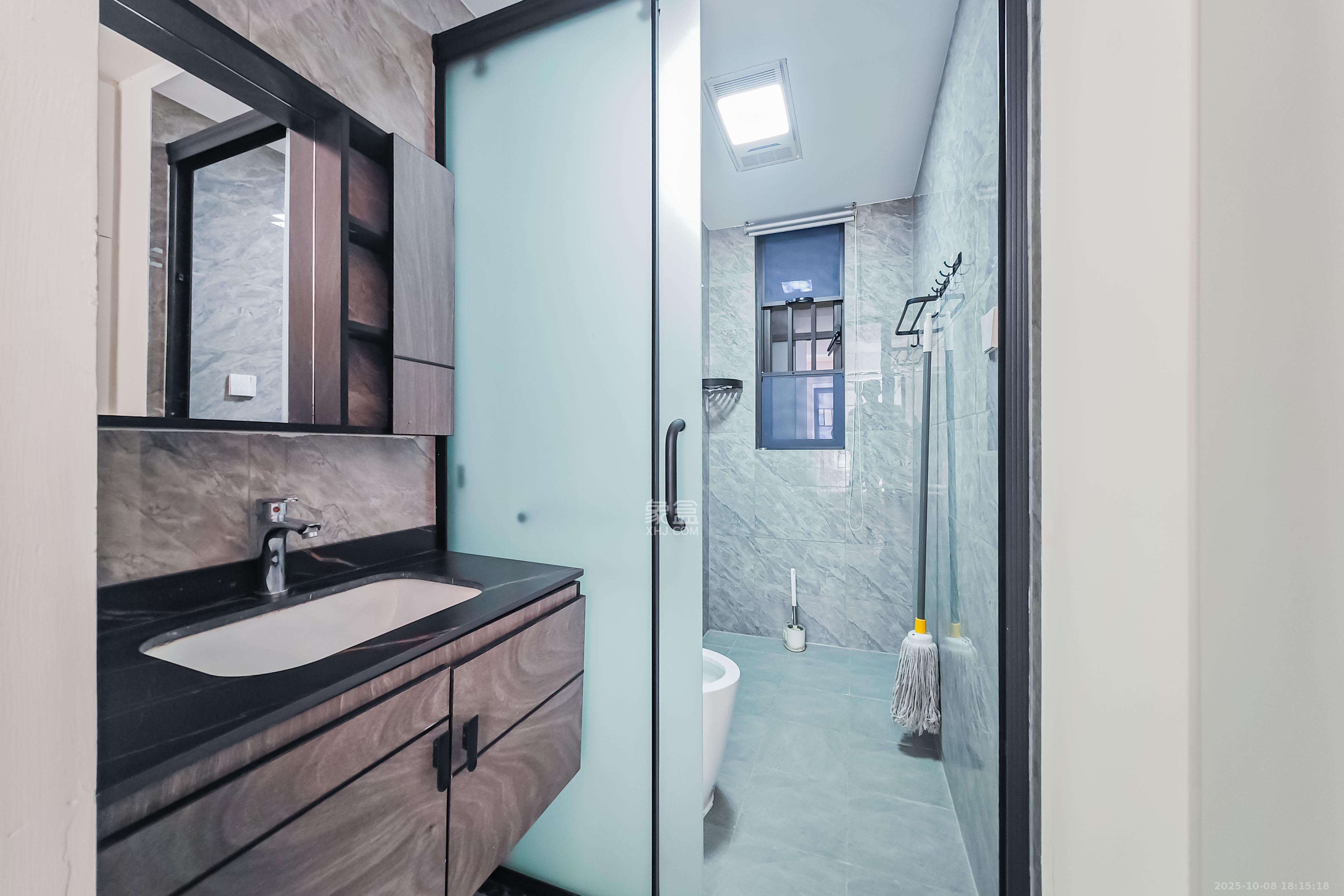 中天星耀城 3室2厅1卫 106.0万 中天星耀城 3室2厅1卫 106.0万卫生间