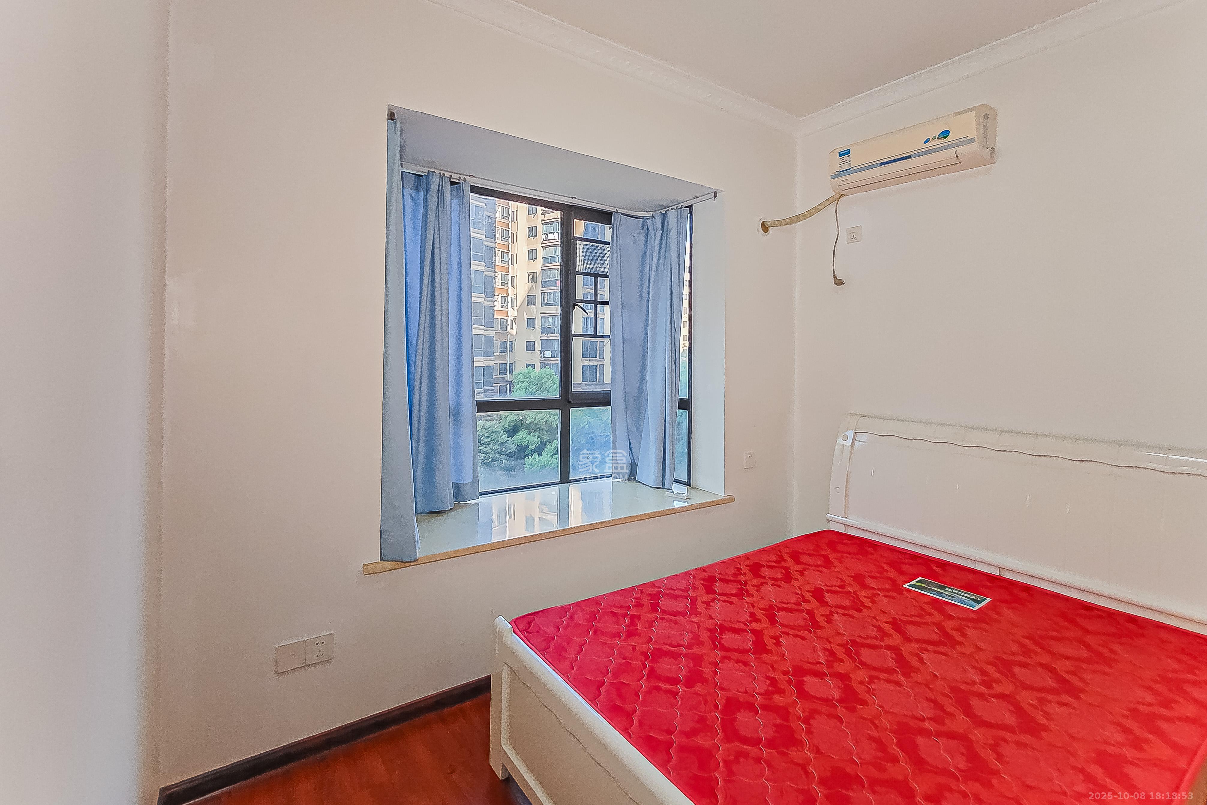 兴威帕克水岸 3室2厅2卫 97.0万 兴威帕克水岸 3室2厅2卫 97.0万卧室