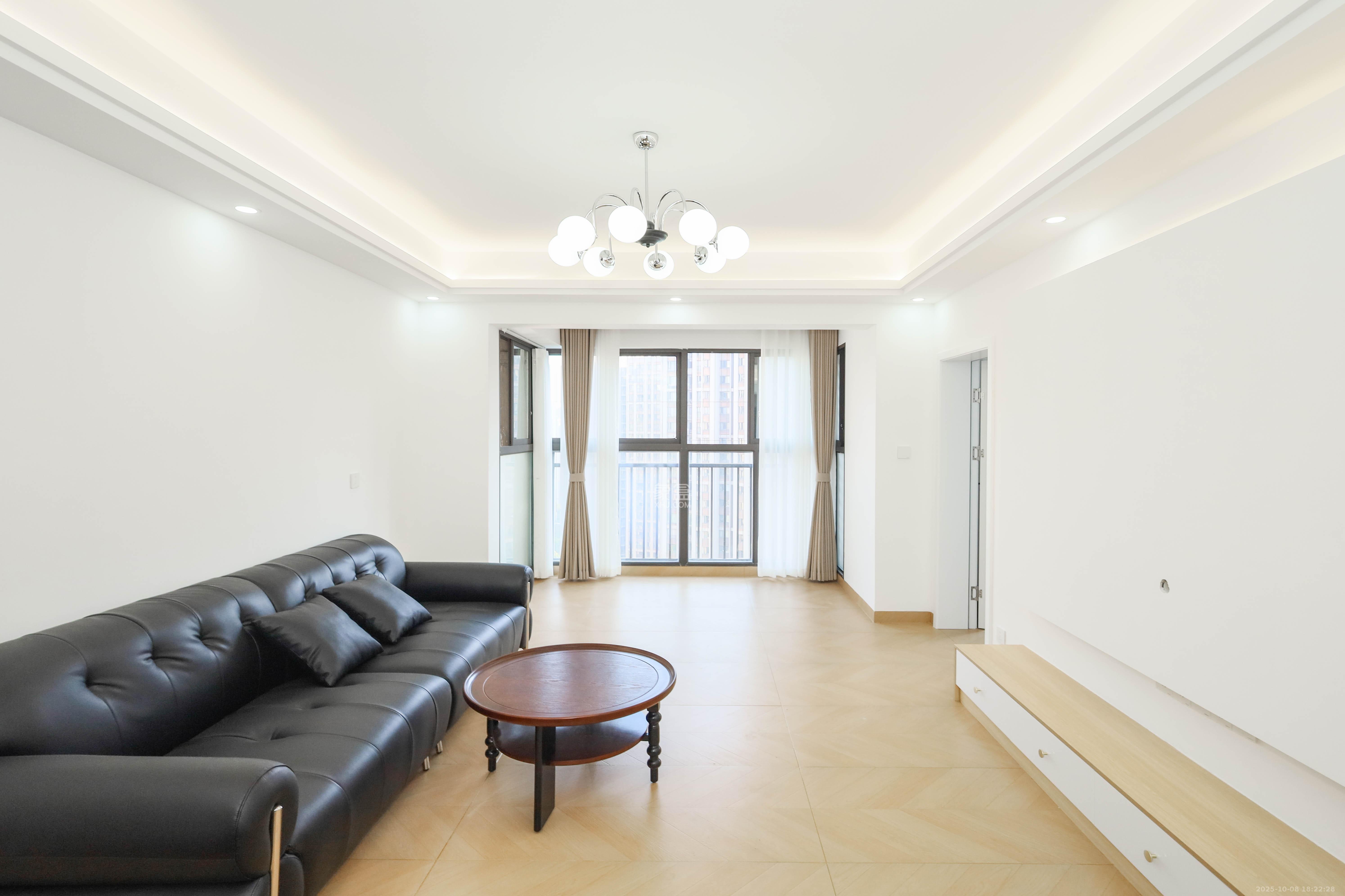 旭辉御府 3室2厅1卫 95.0万 旭辉御府 3室2厅1卫 95.0万客厅