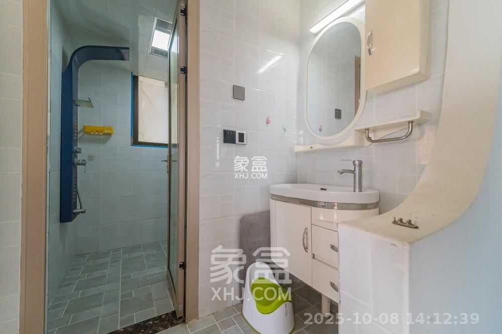 华润置地广场二期 3室2厅1卫 2100.0元/月 华润置地广场二期 3室2厅1卫 2100.0元/月室内图