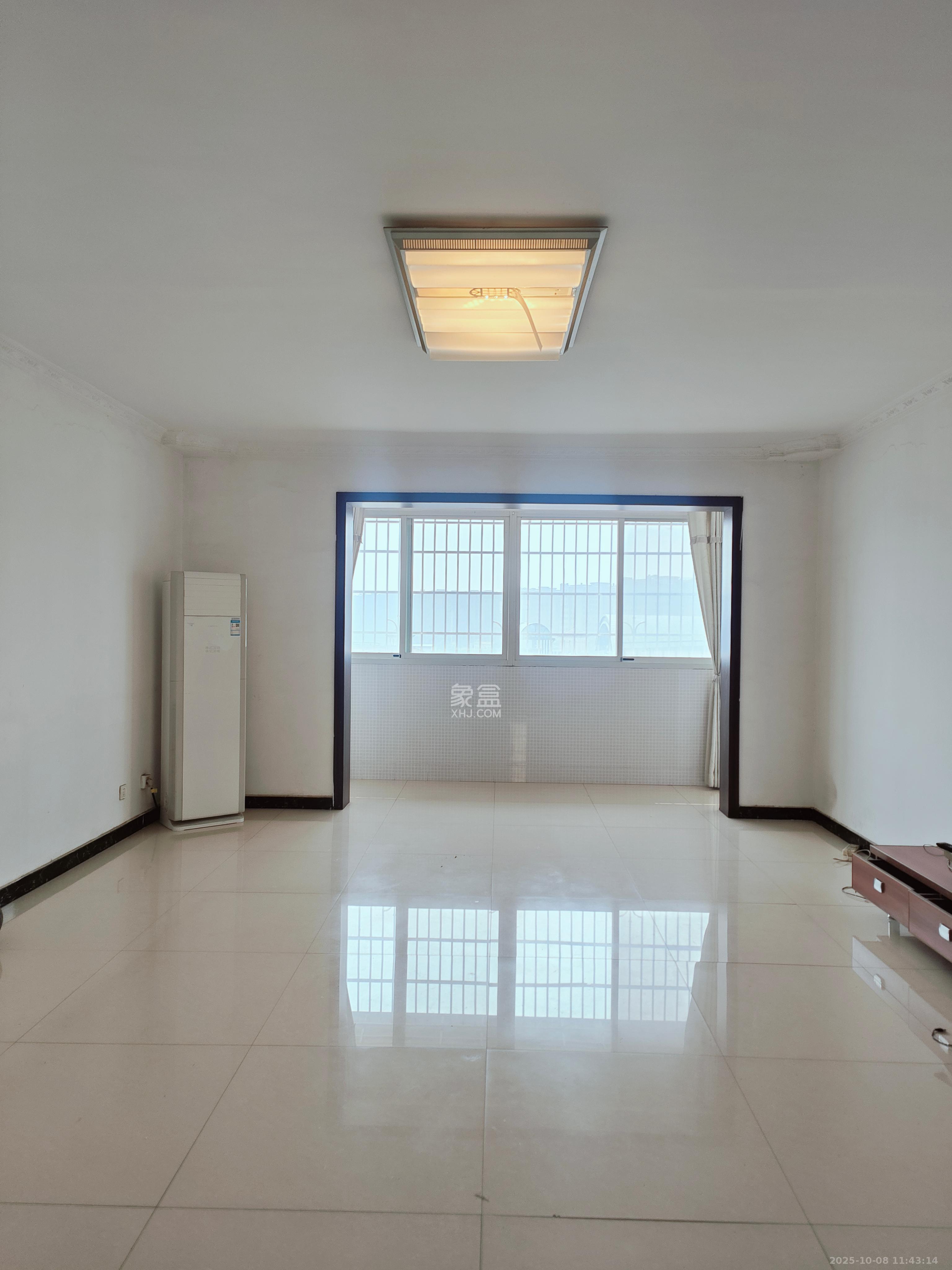 先锋新宇 4室2厅2卫 2500.0元/月 先锋新宇 4室2厅2卫 2500.0元/月室内图